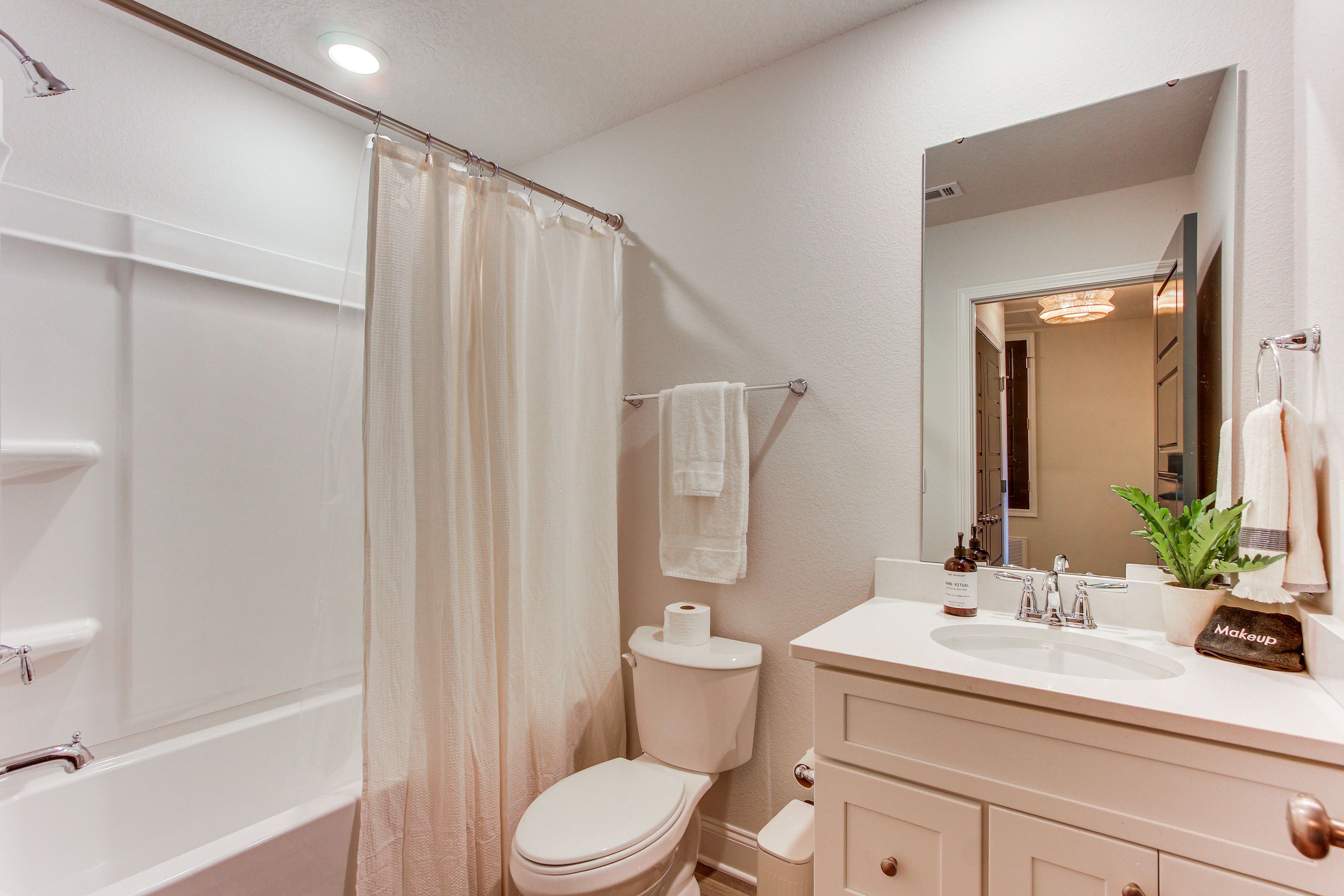 Full Bath | 2nd Floor