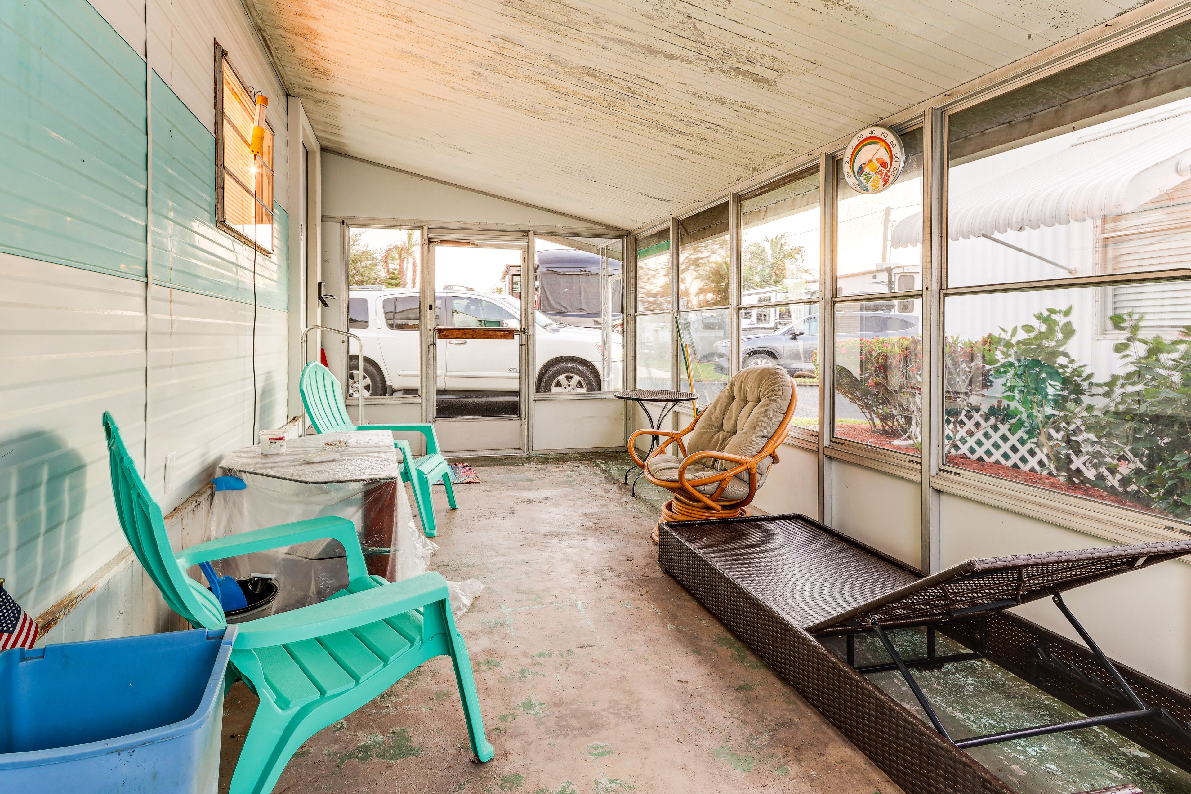 Screened Porch | Outdoor Seating