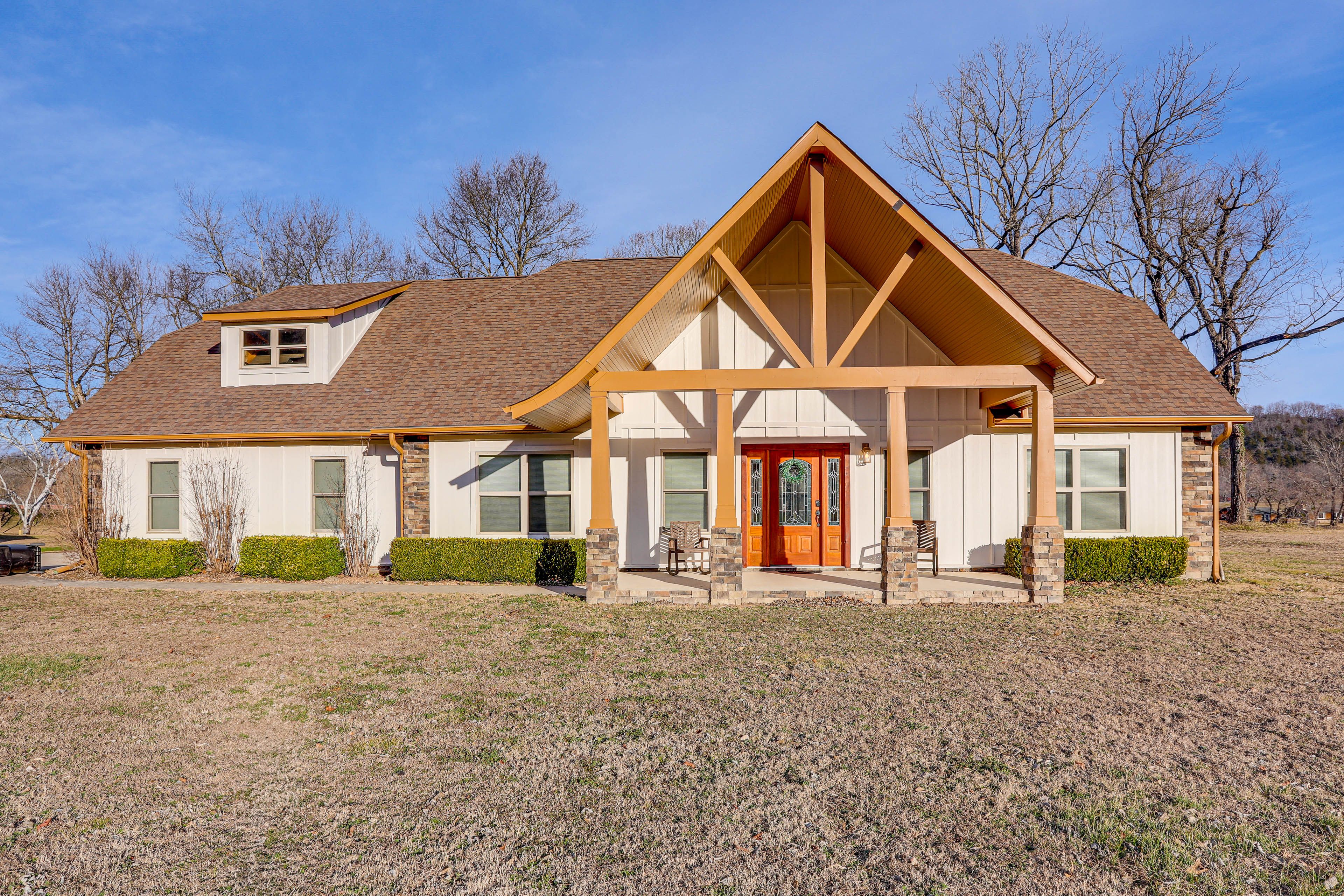 Flippin Vacation Rental | 3BR | 2BA | 2 Steps to Enter | 2,000 Sq Ft