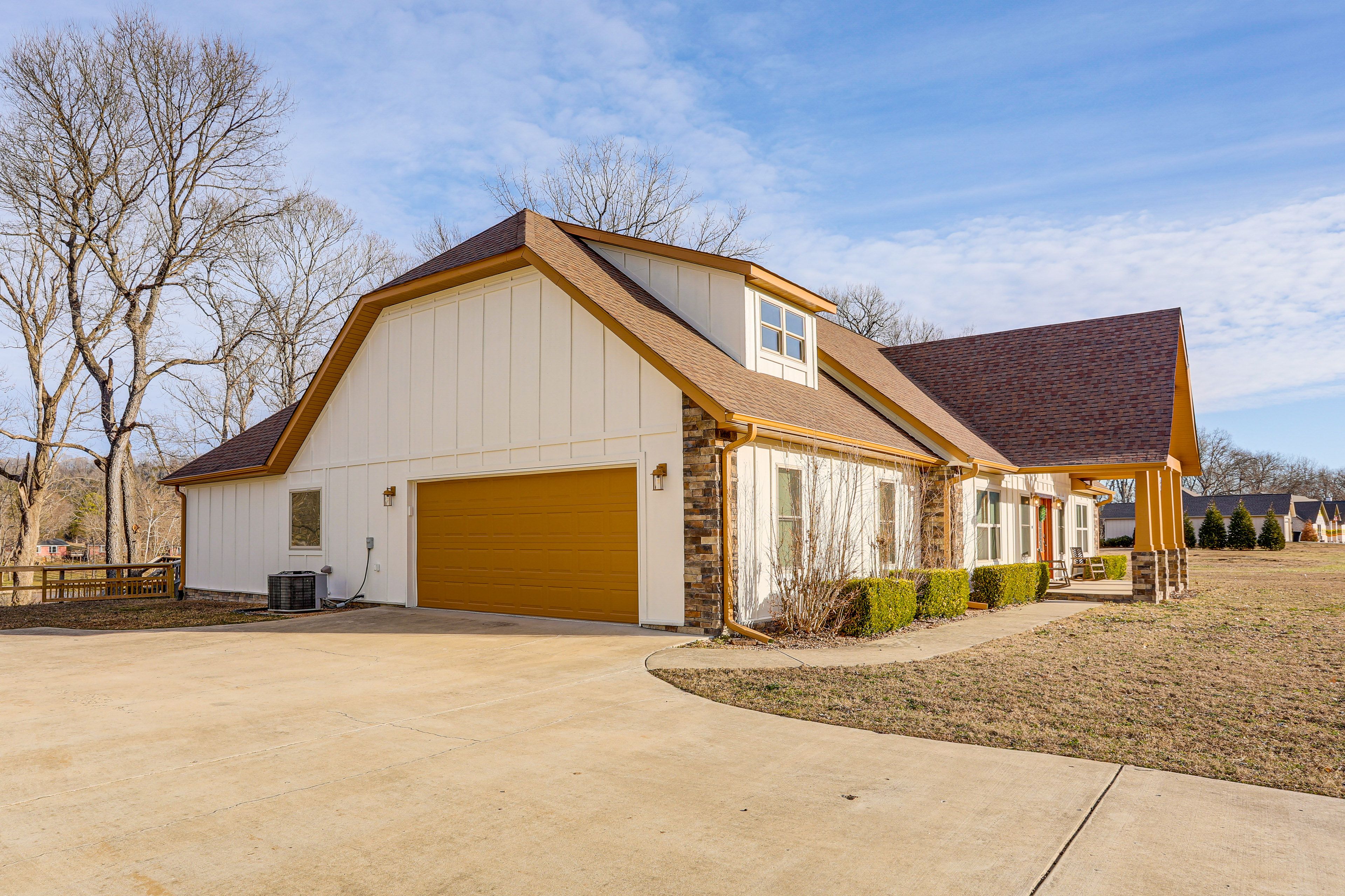 Parking | Garage (2 Vehicles) | Driveway (2 Vehicles)