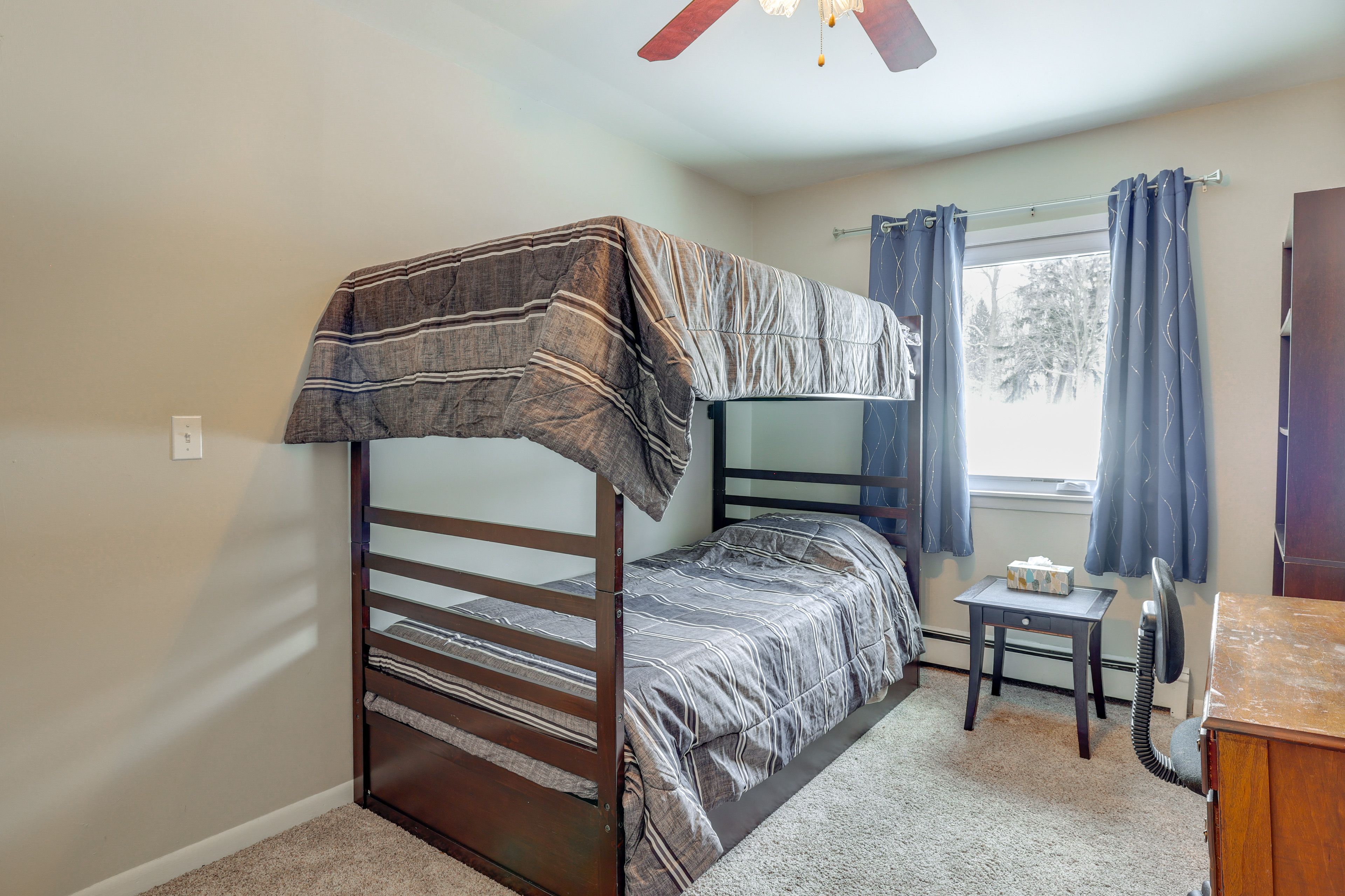 Bedroom 3 | Twin Bunk Bed | Laptop Workspace | Free WiFi