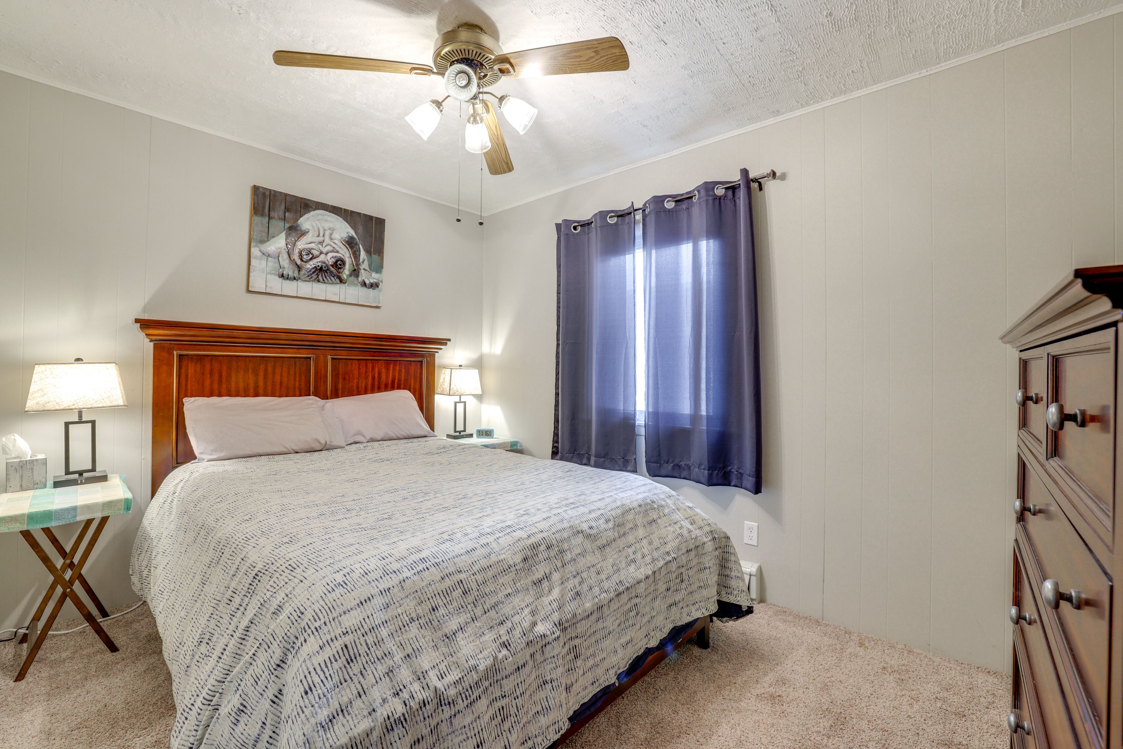 Bedroom 1 | Queen Bed | Smart TV w/ Cable