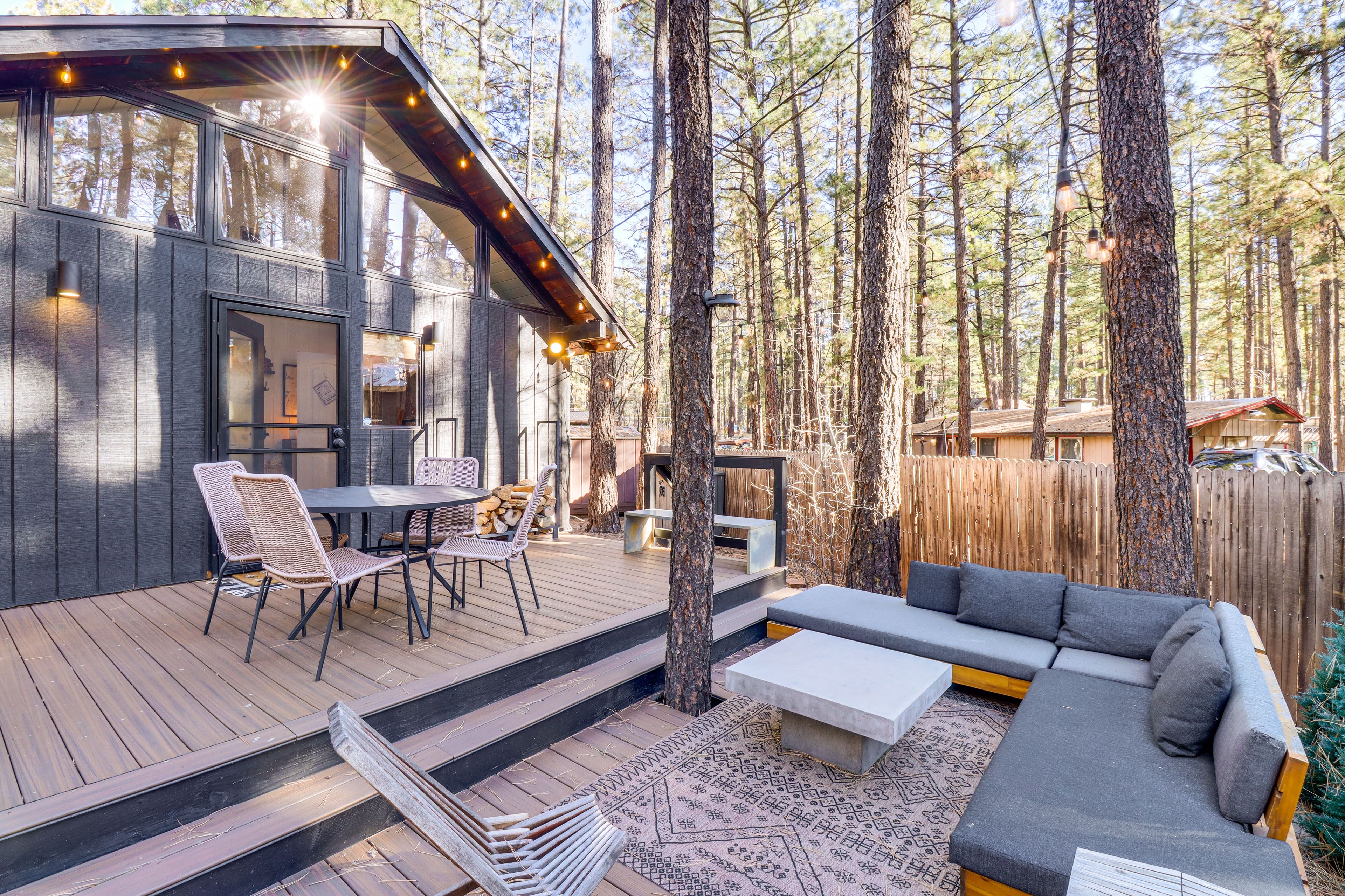 Pinetop-Lakeside Vacation Rental | 2BR | 1.5BA | 1,200 Sq Ft | 6 Steps to Enter