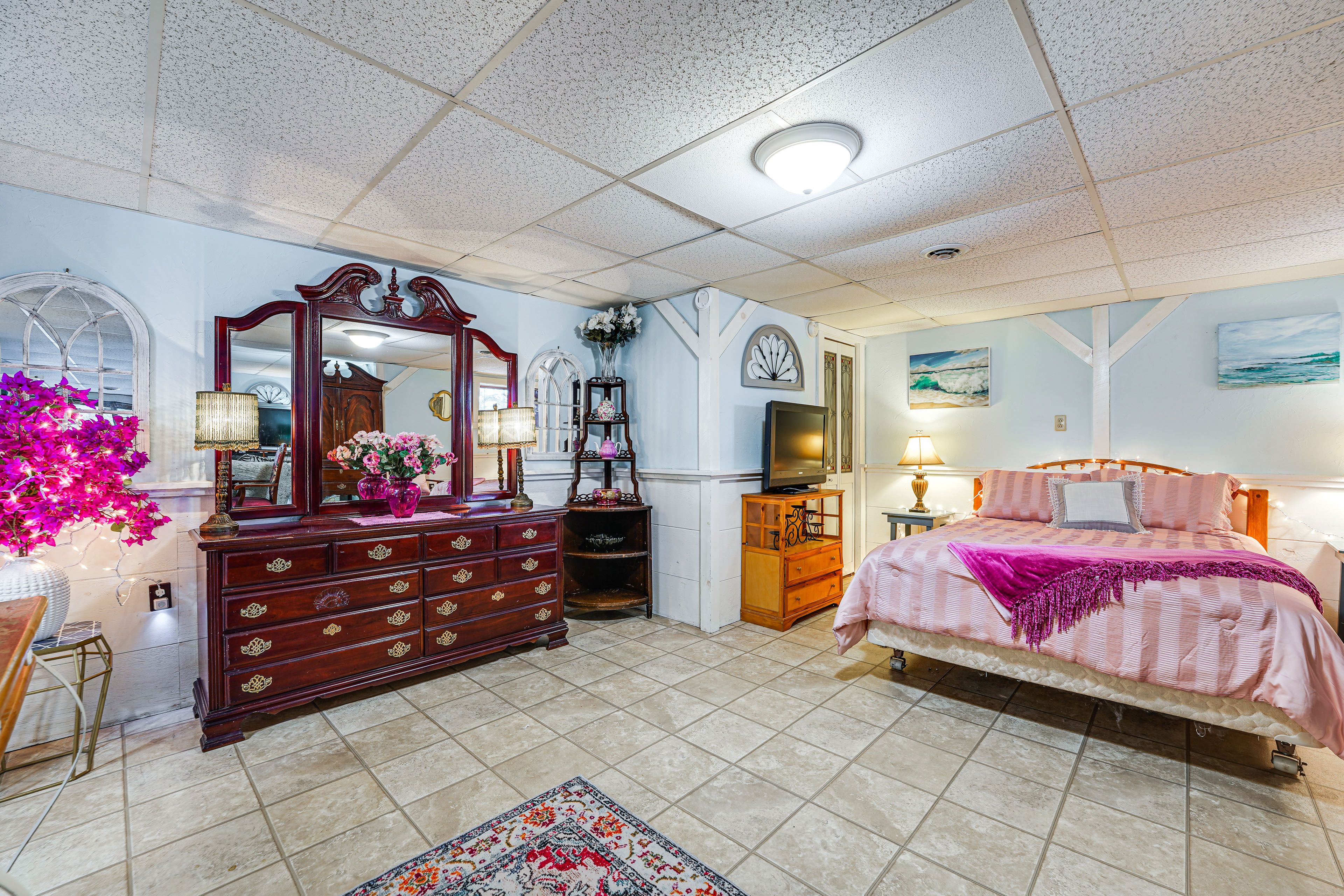 Studio | Sleeping Area | Queen Bed