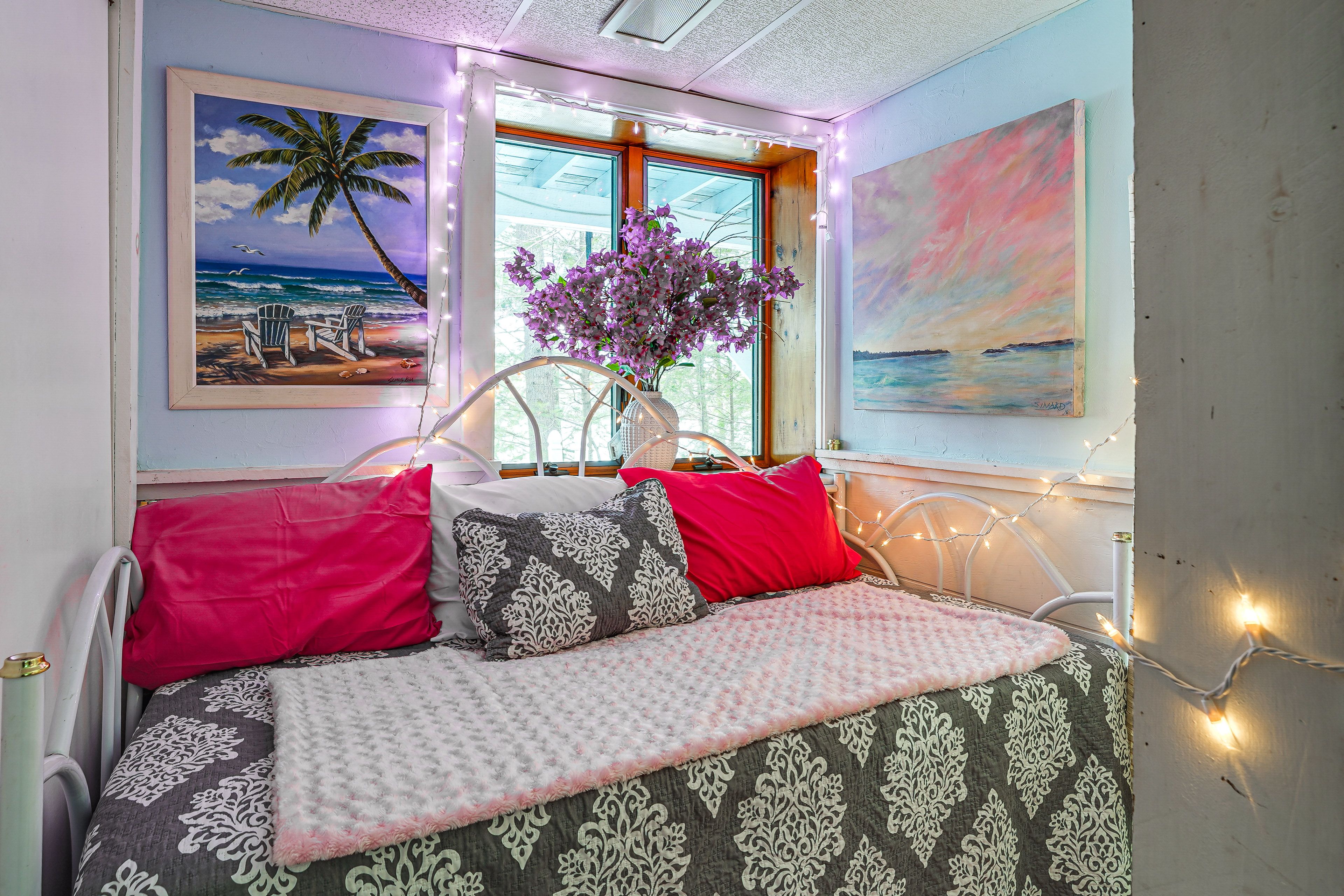 Studio | Sleeping Area | Queen Daybed