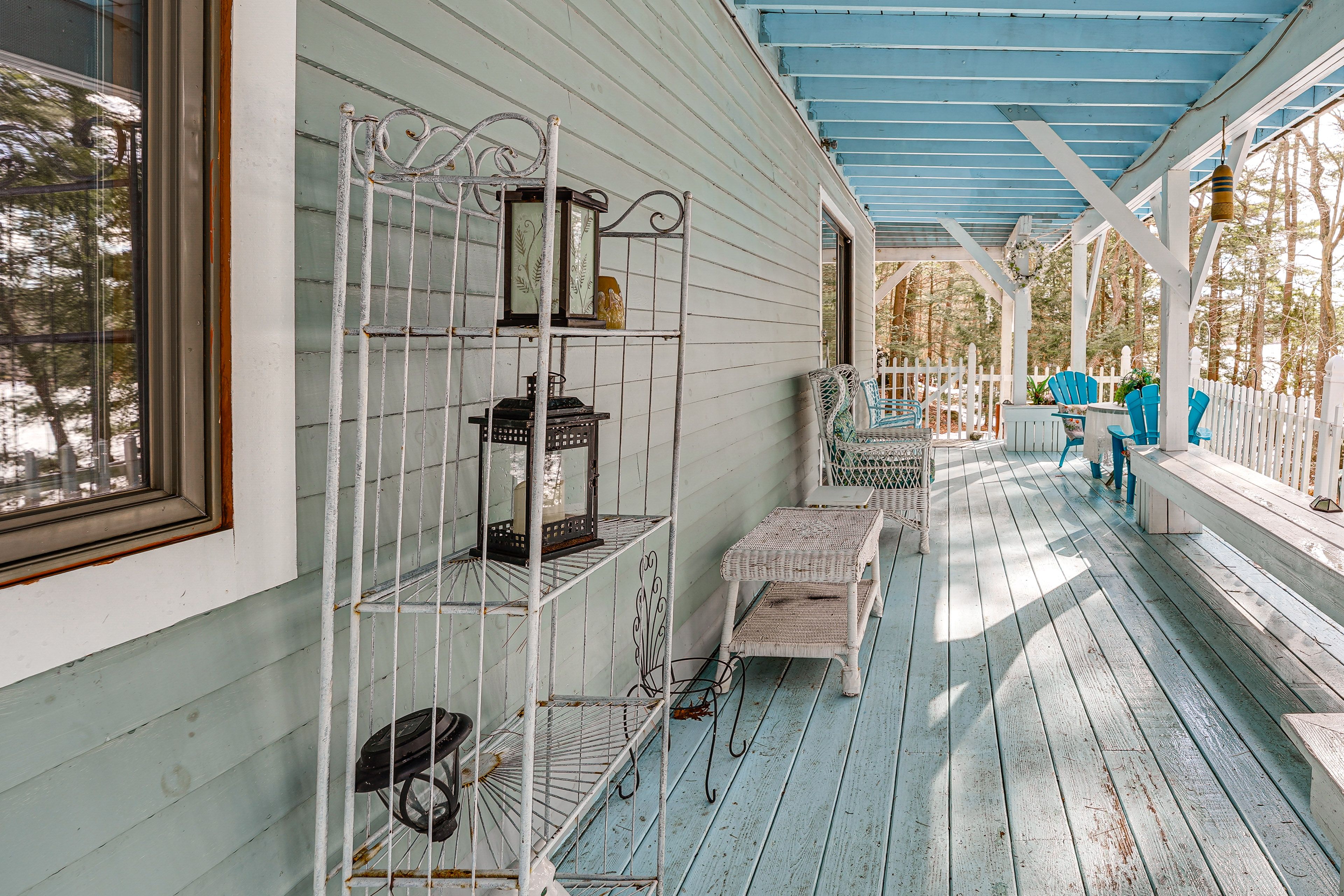 Property Exterior | Single-Level Studio