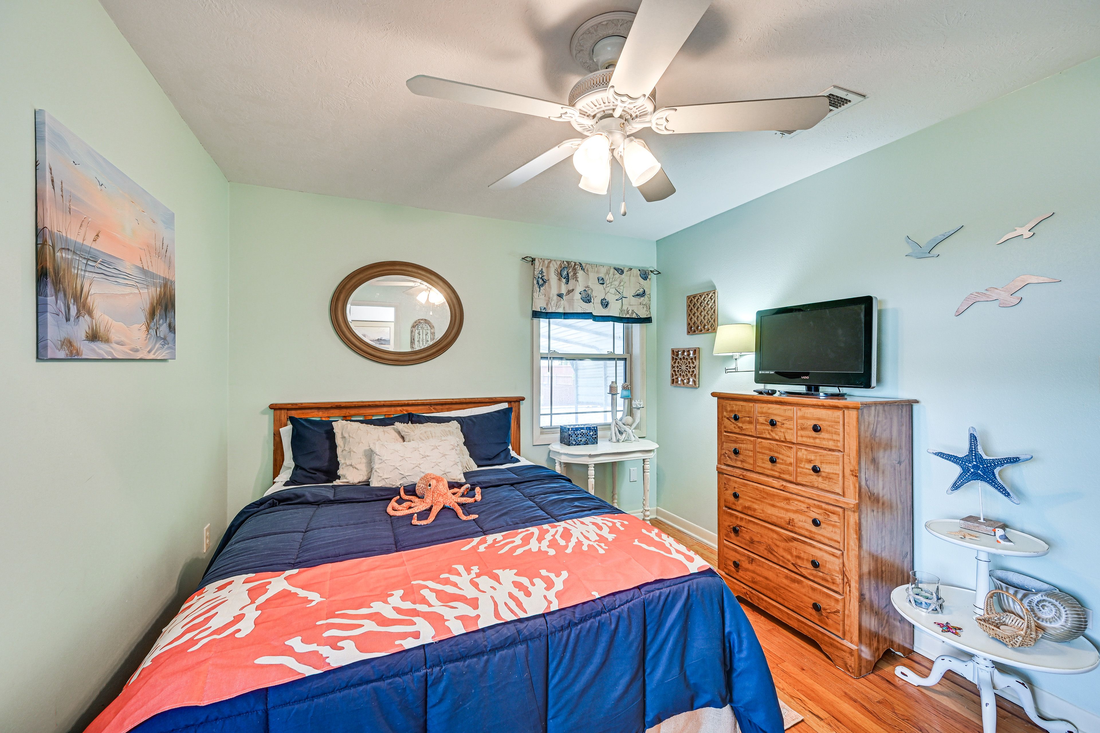 Bedroom | Queen Bed