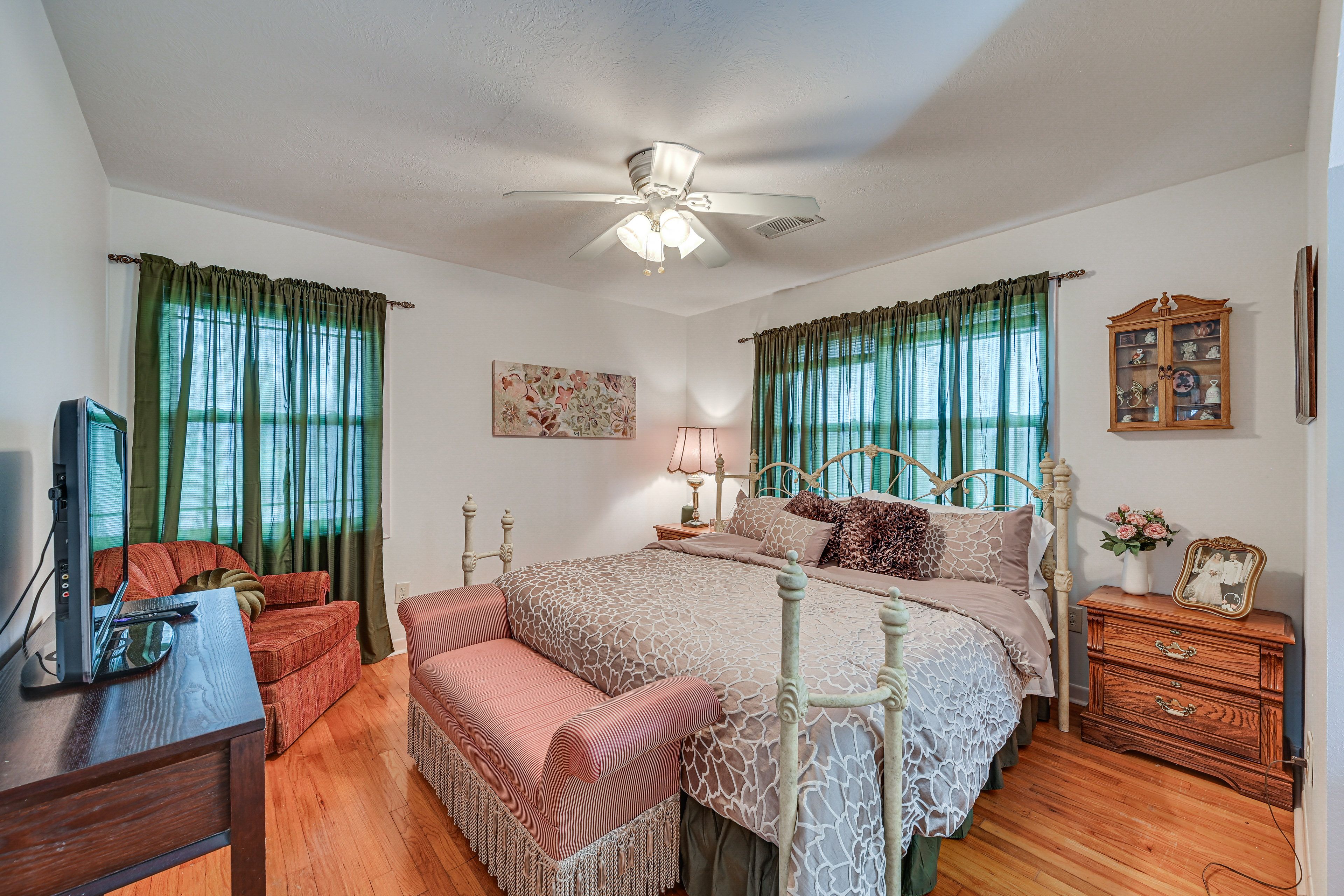 Bedroom | King Bed