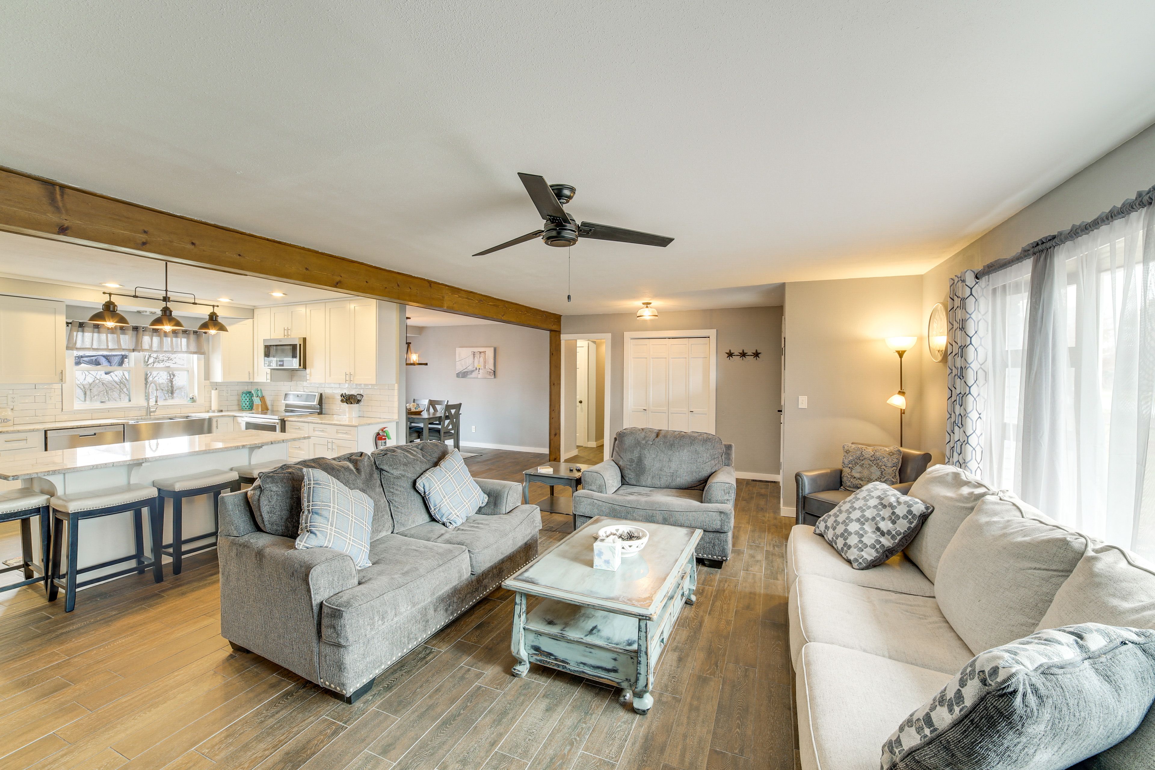 Living Room | Queen Sleeper Sofa