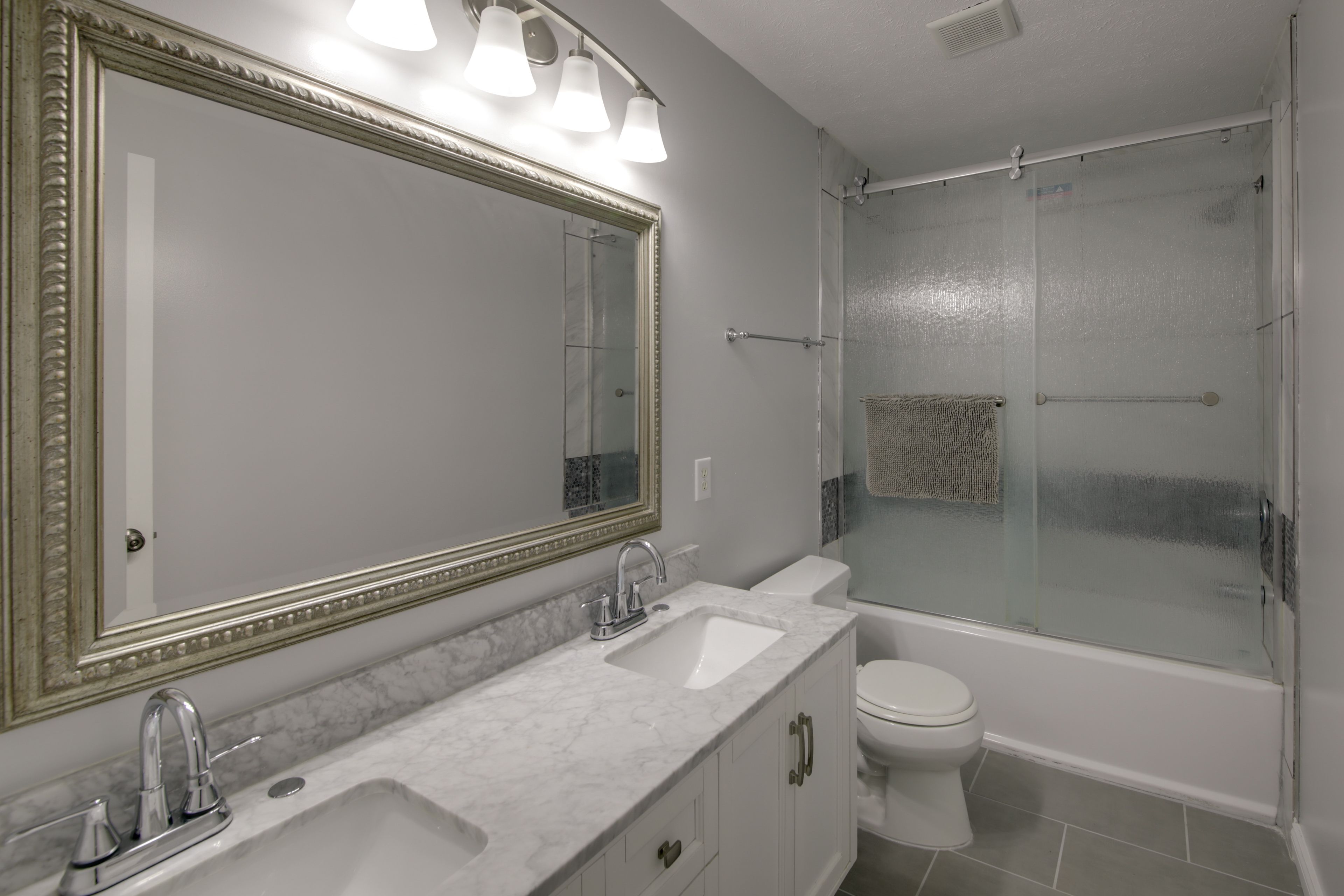 Bathroom | 2nd Floor