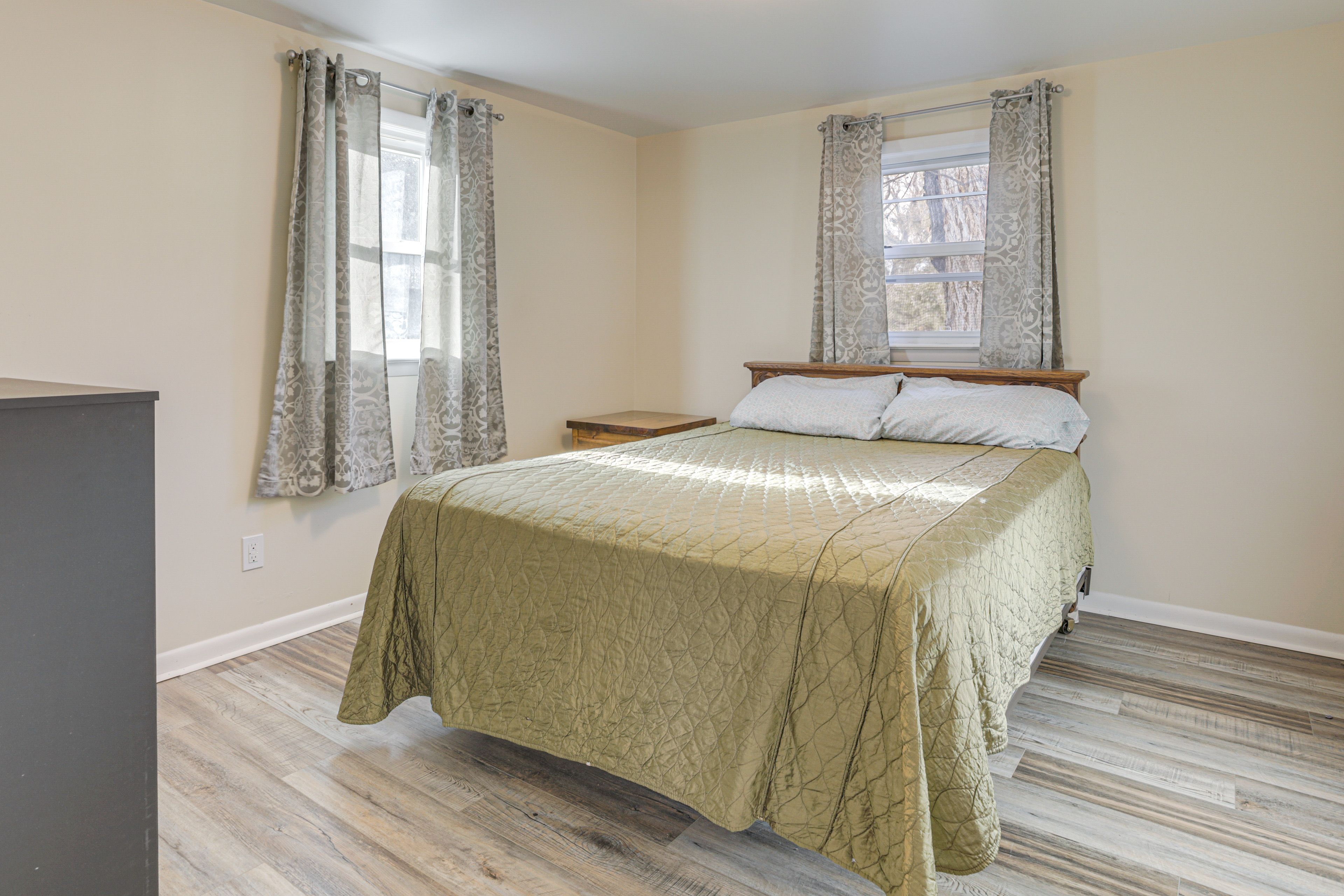 Bedroom 2 | Queen Bed