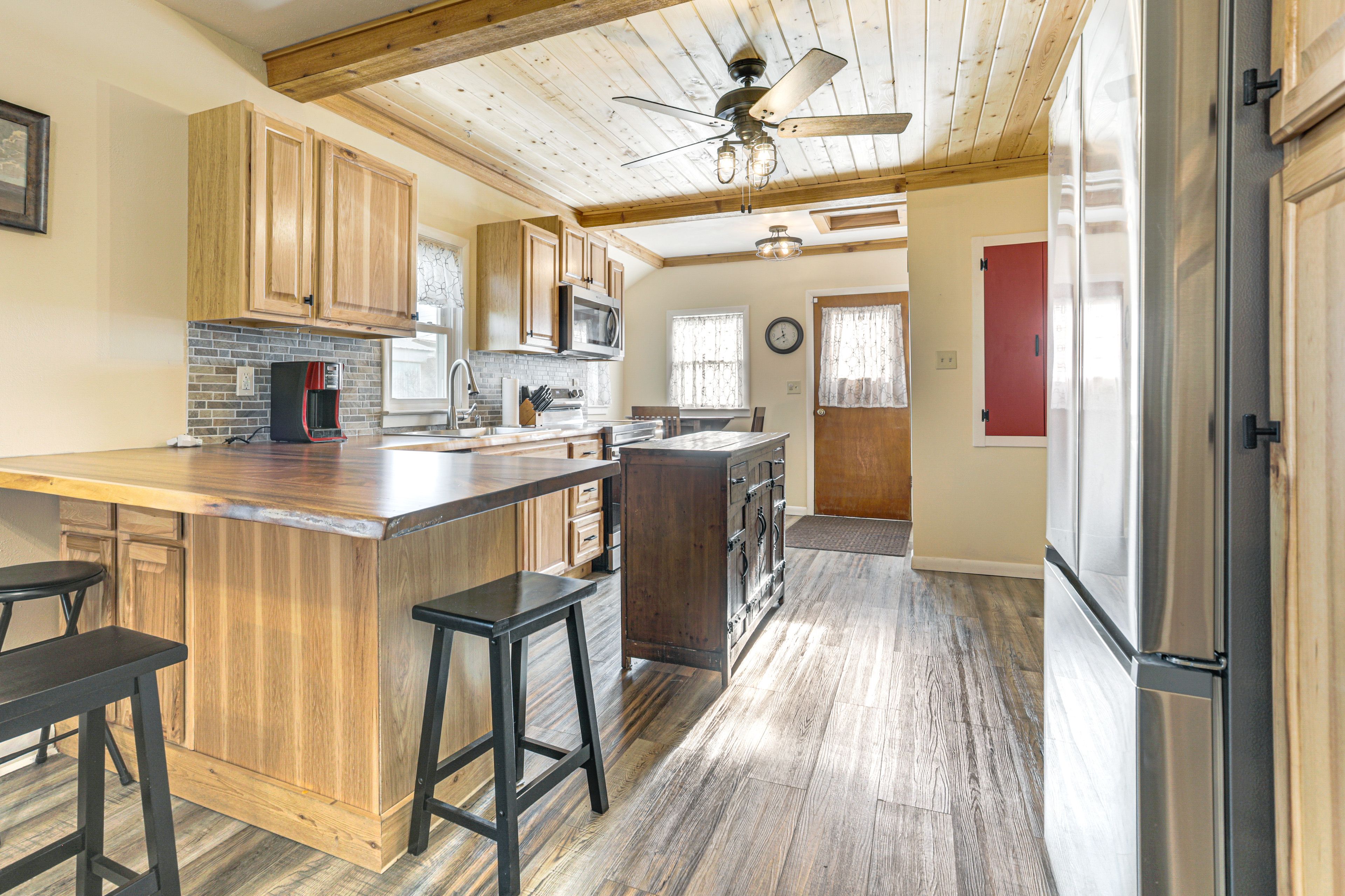 Kitchen | Breakfast Bar