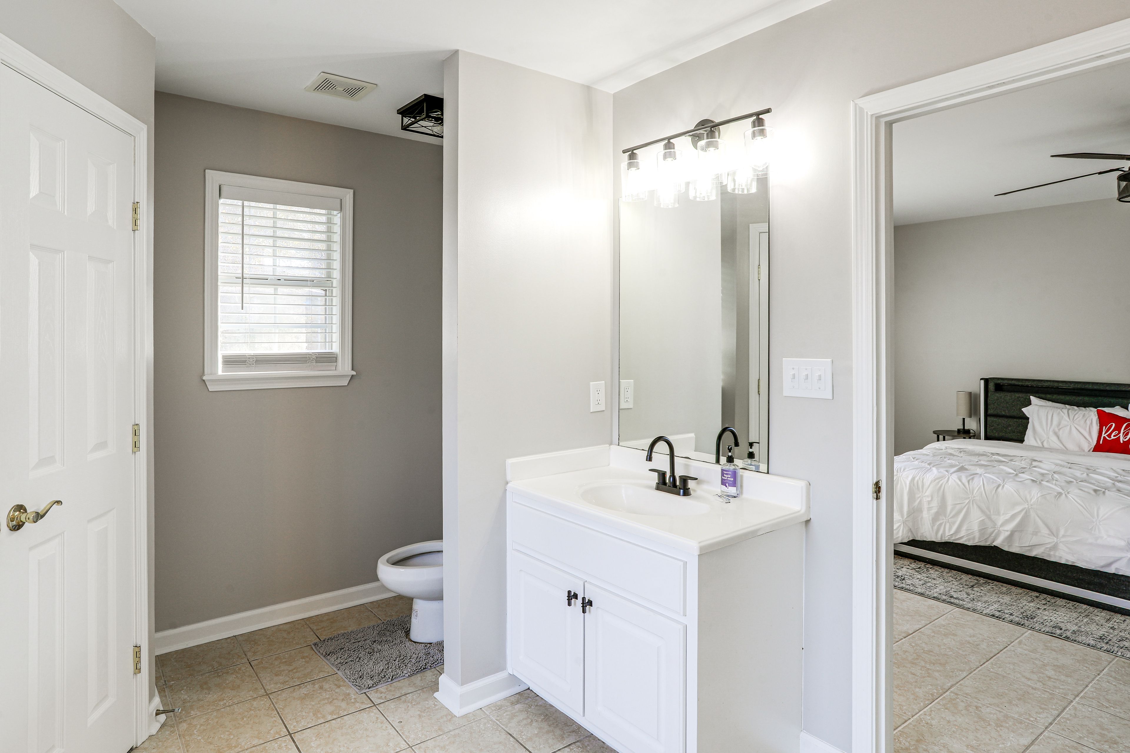 En-Suite Bathroom | Towels Provided