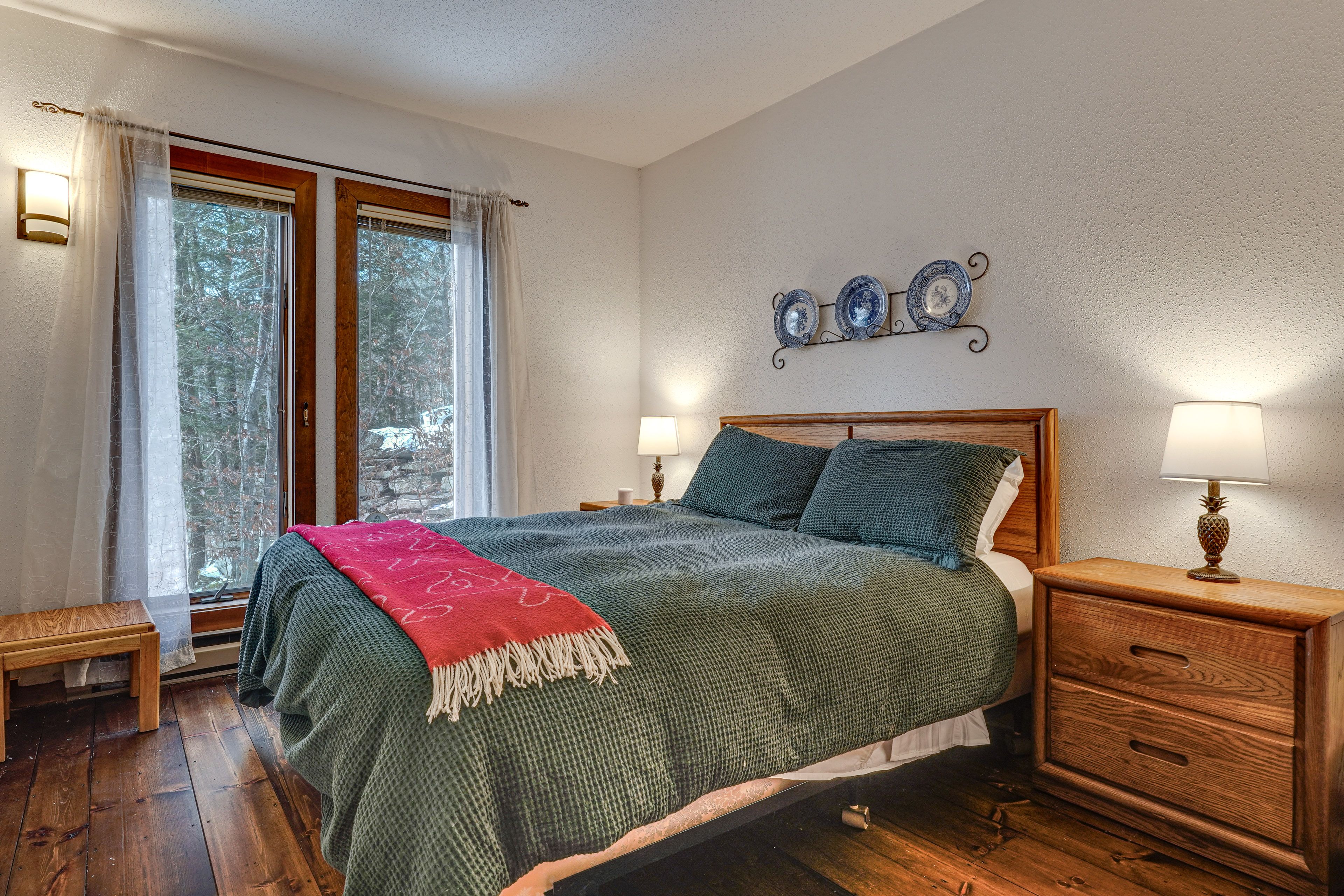 Bedroom 1 | Queen Bed | Main Level