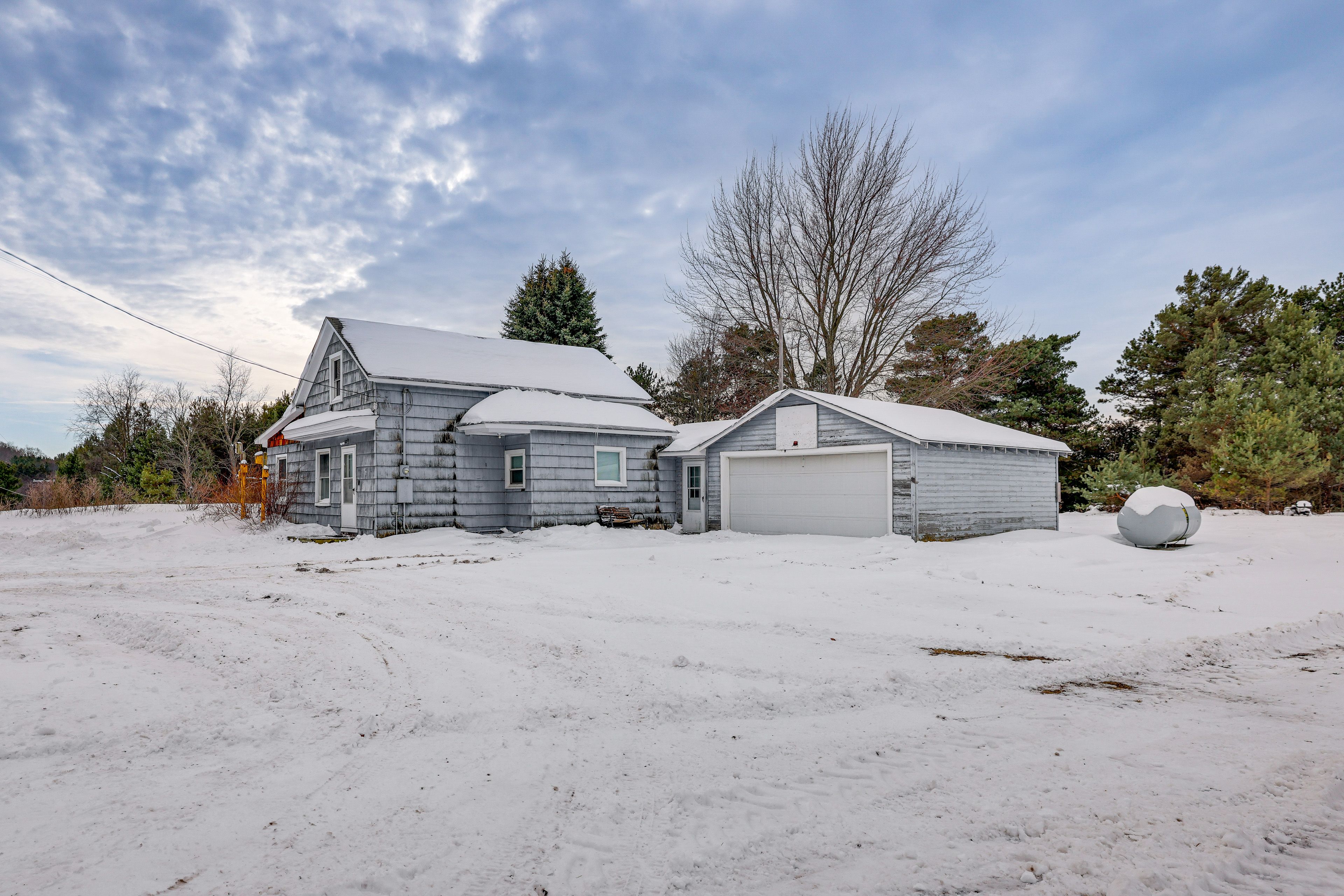 Parking | Garage (1 Vehicle) | Driveway (3 Vehicles) | Trailers