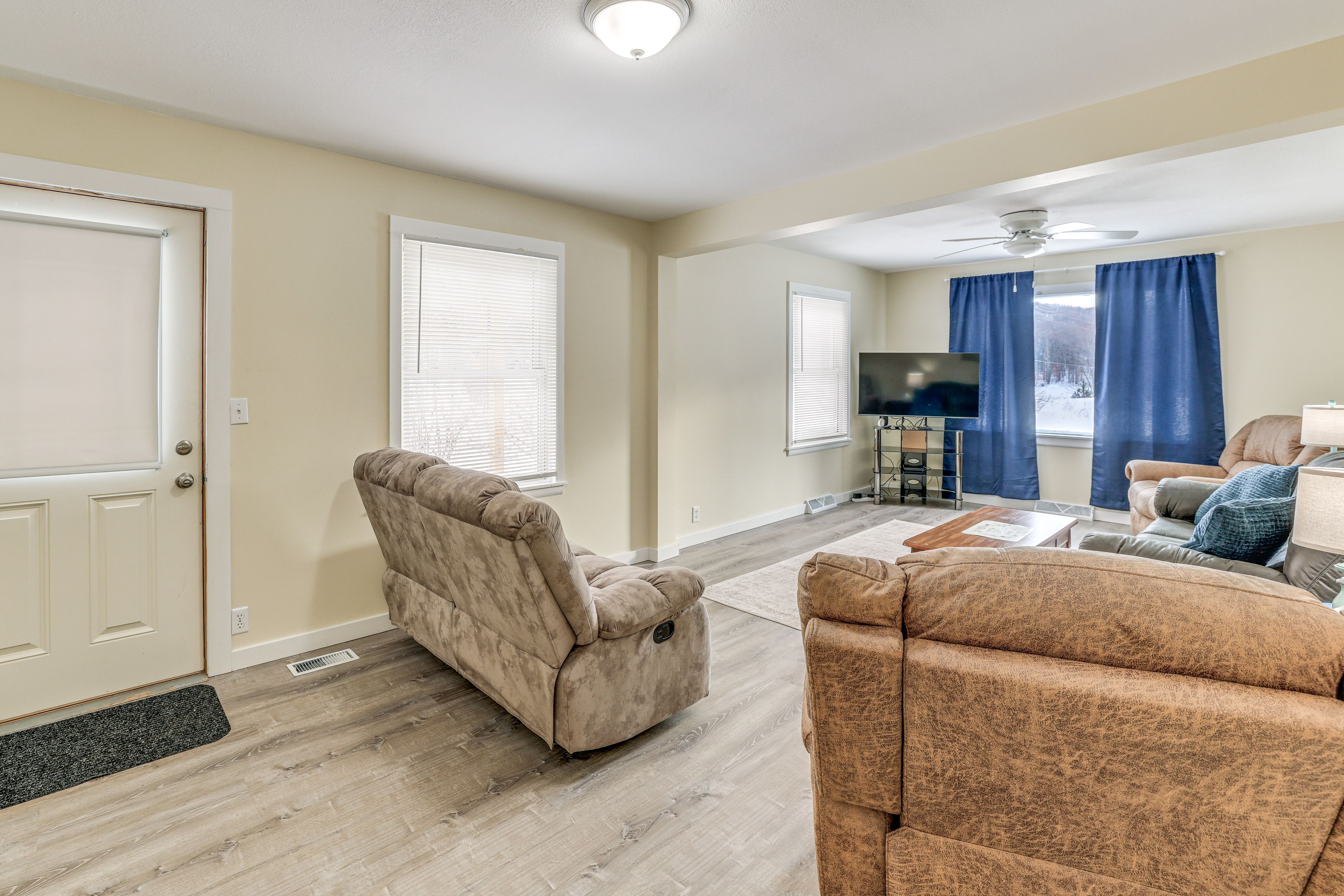 Living Room | Smart TV