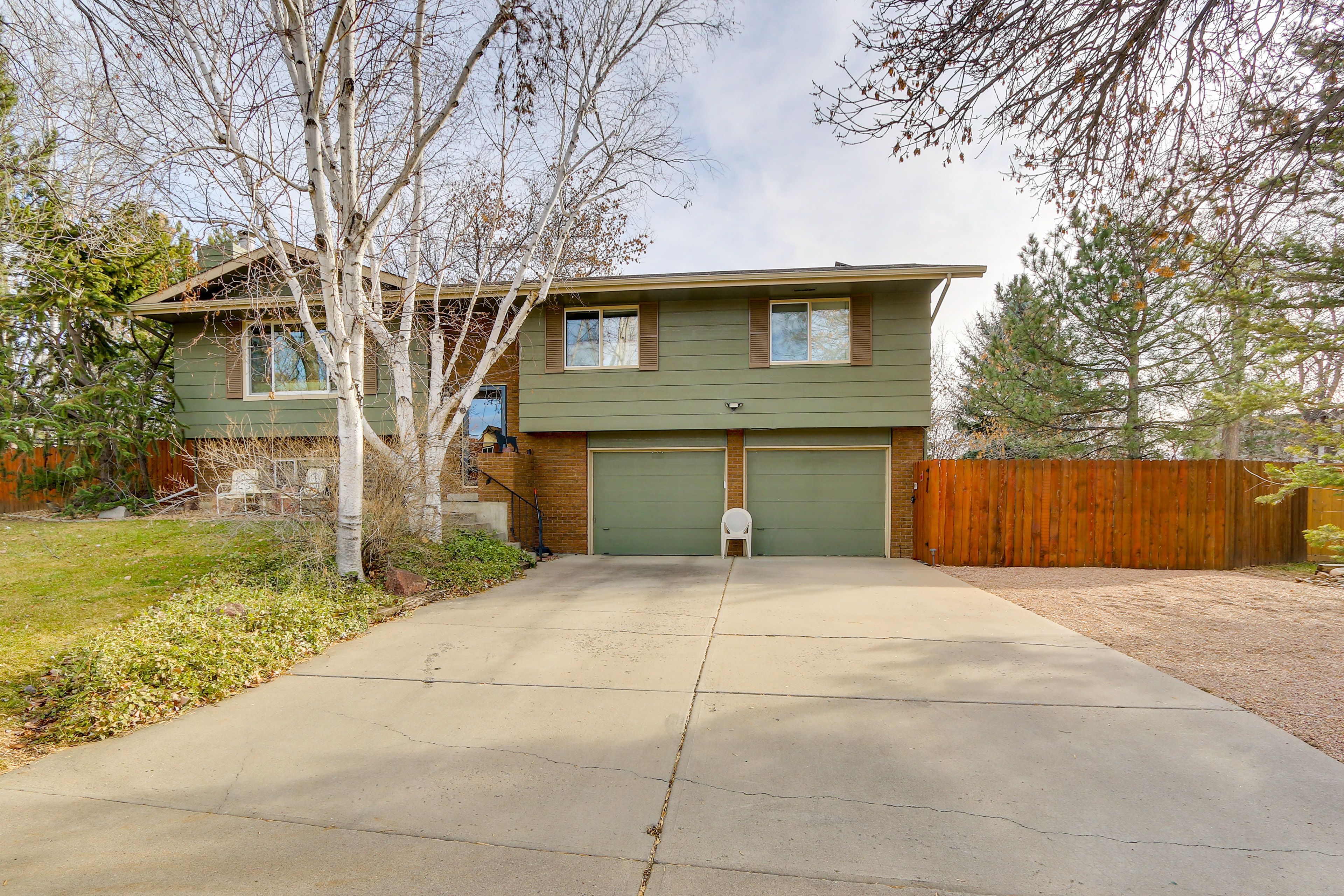 Parking | Gravel Area (2 Vehicles) | Free Street Parking