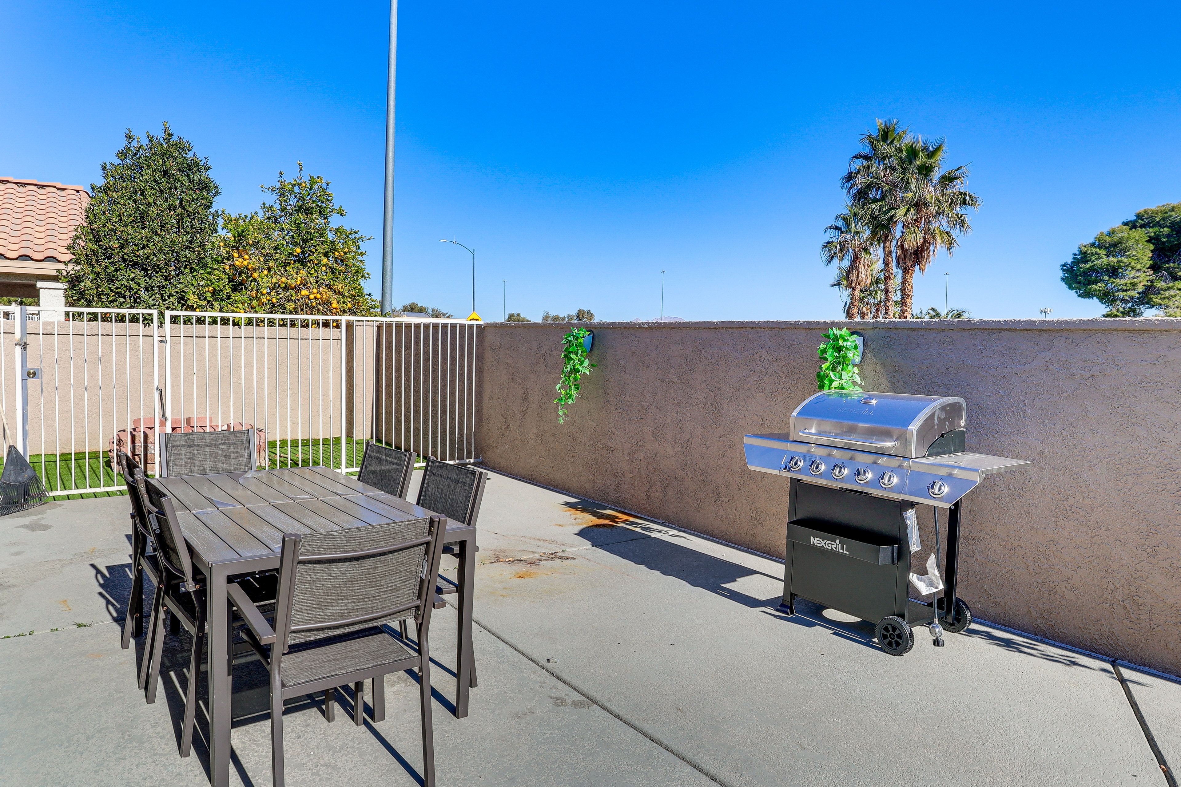 Outdoor Dining | Gas Grill
