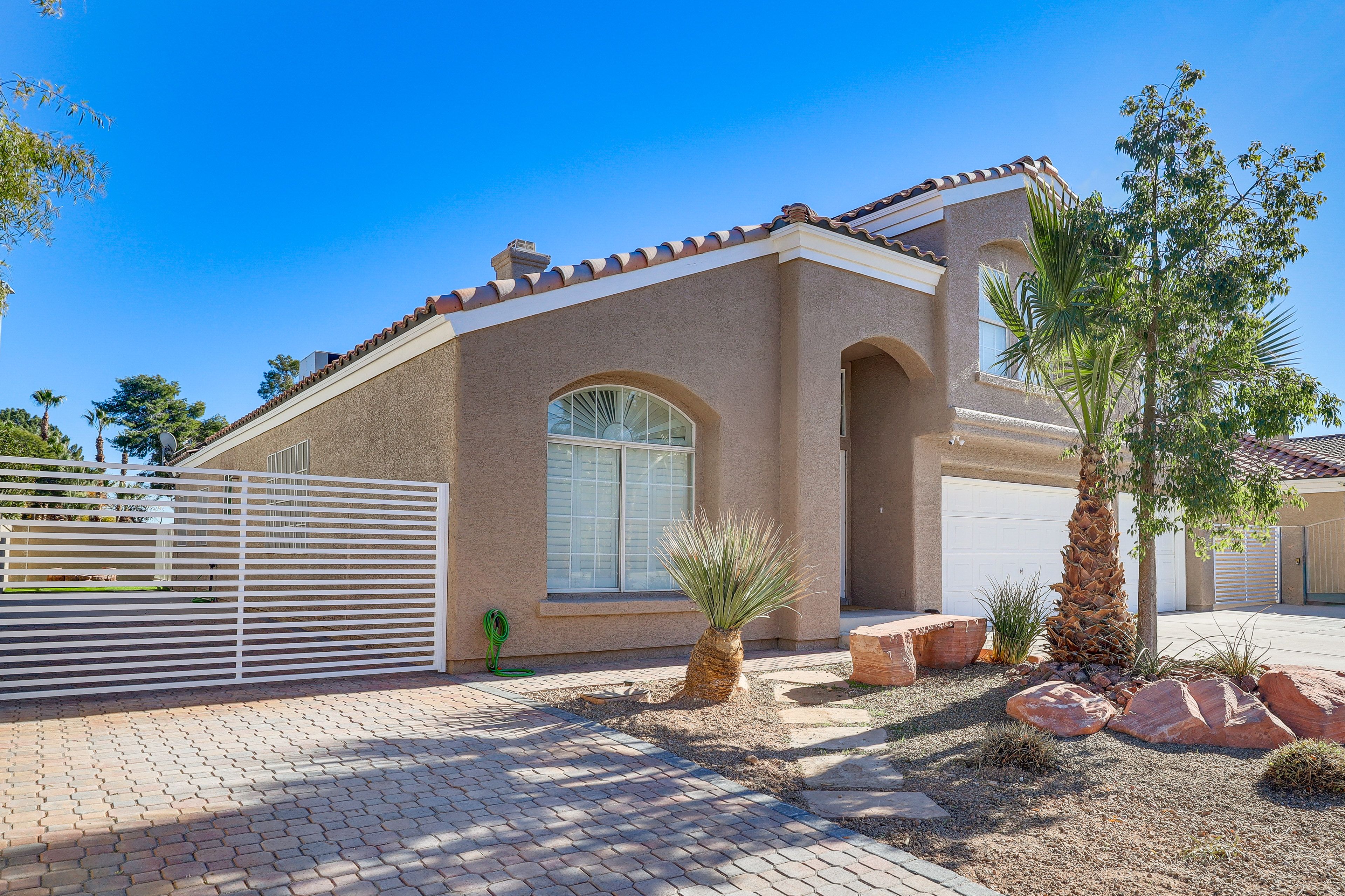 Parking | Driveway (3 Vehicles) | Garage (3 Vehicles) | RV Parking