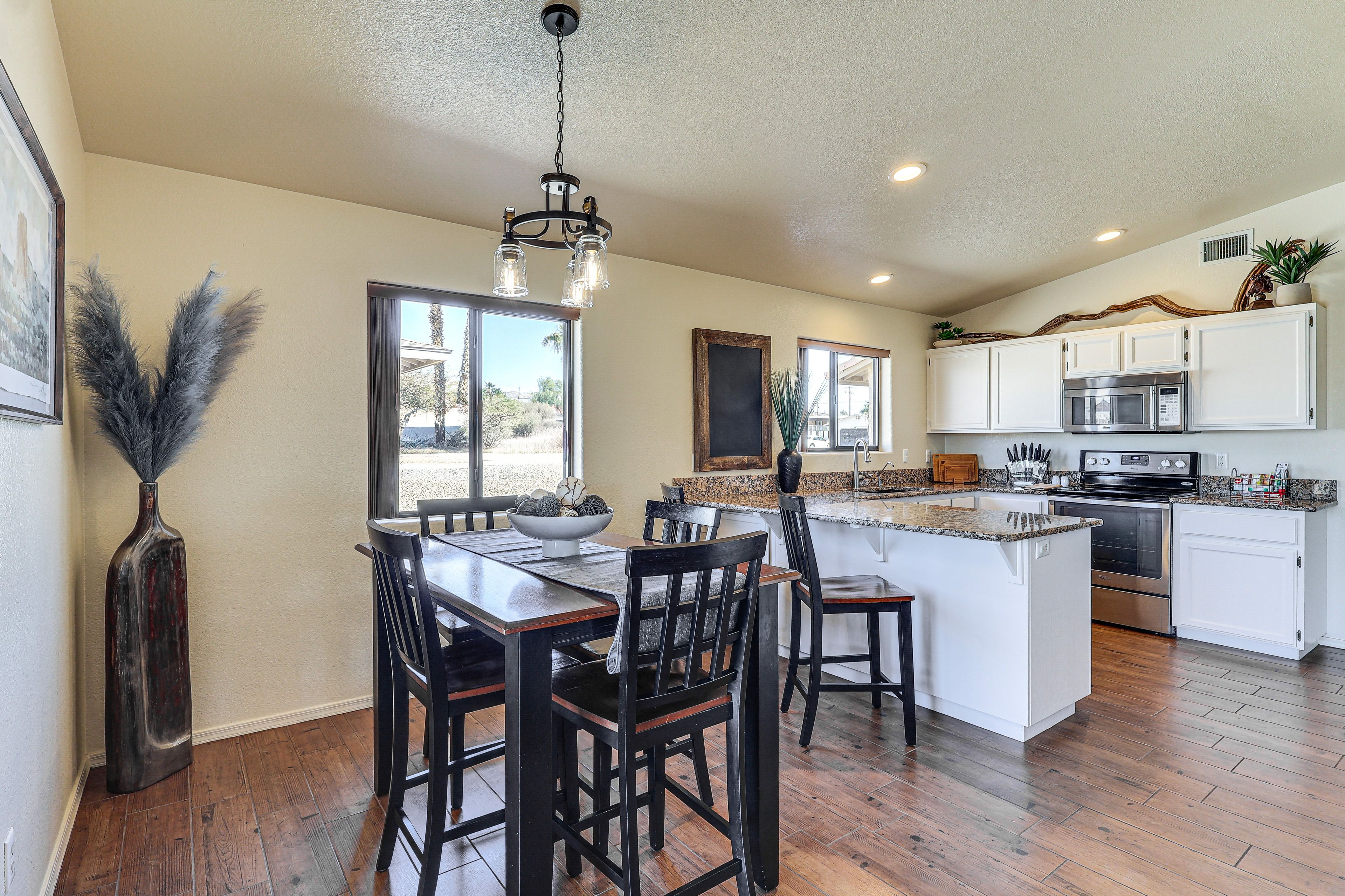 Kitchen & Dining Area