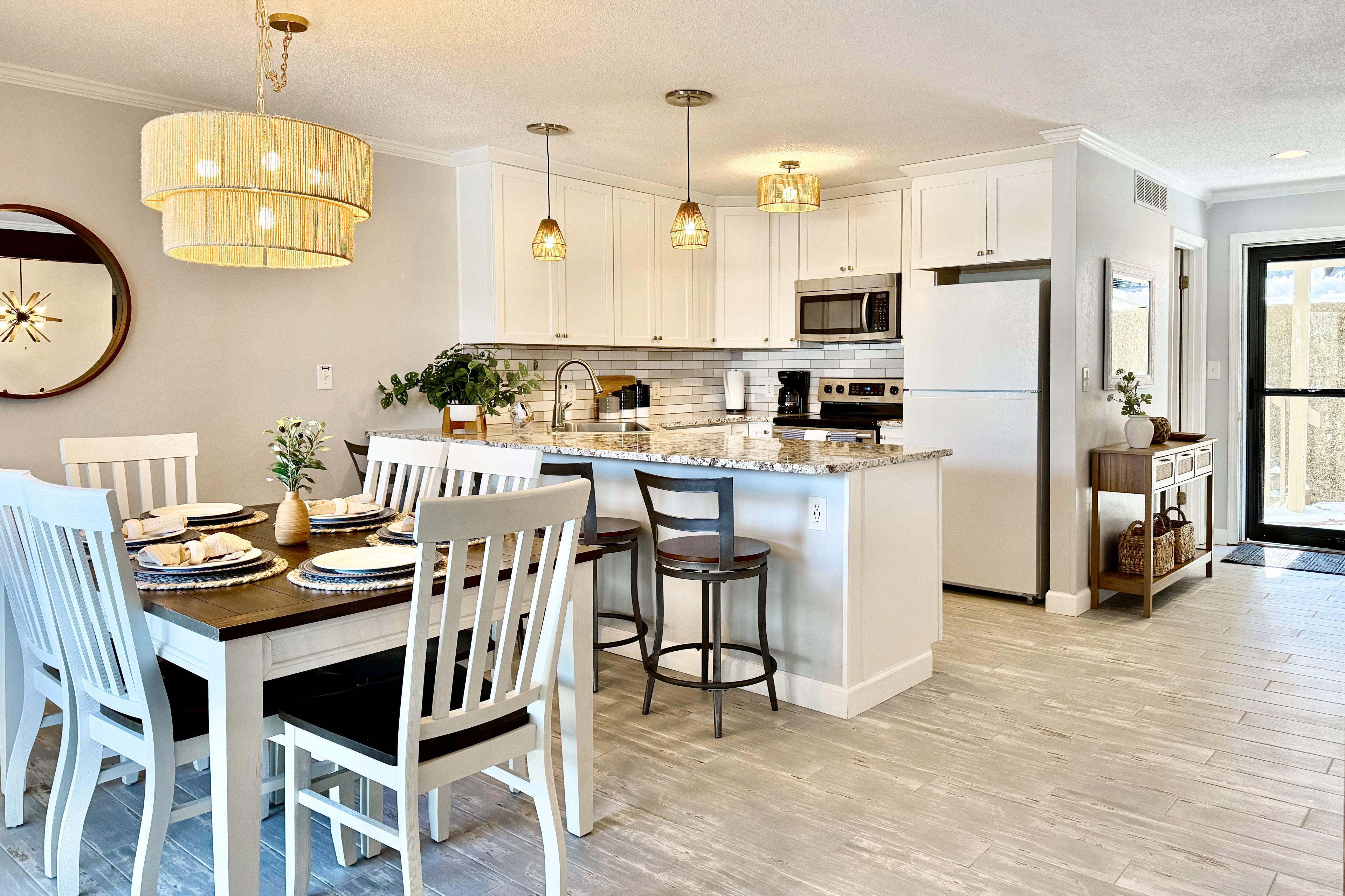 Dining Area | Main Floor