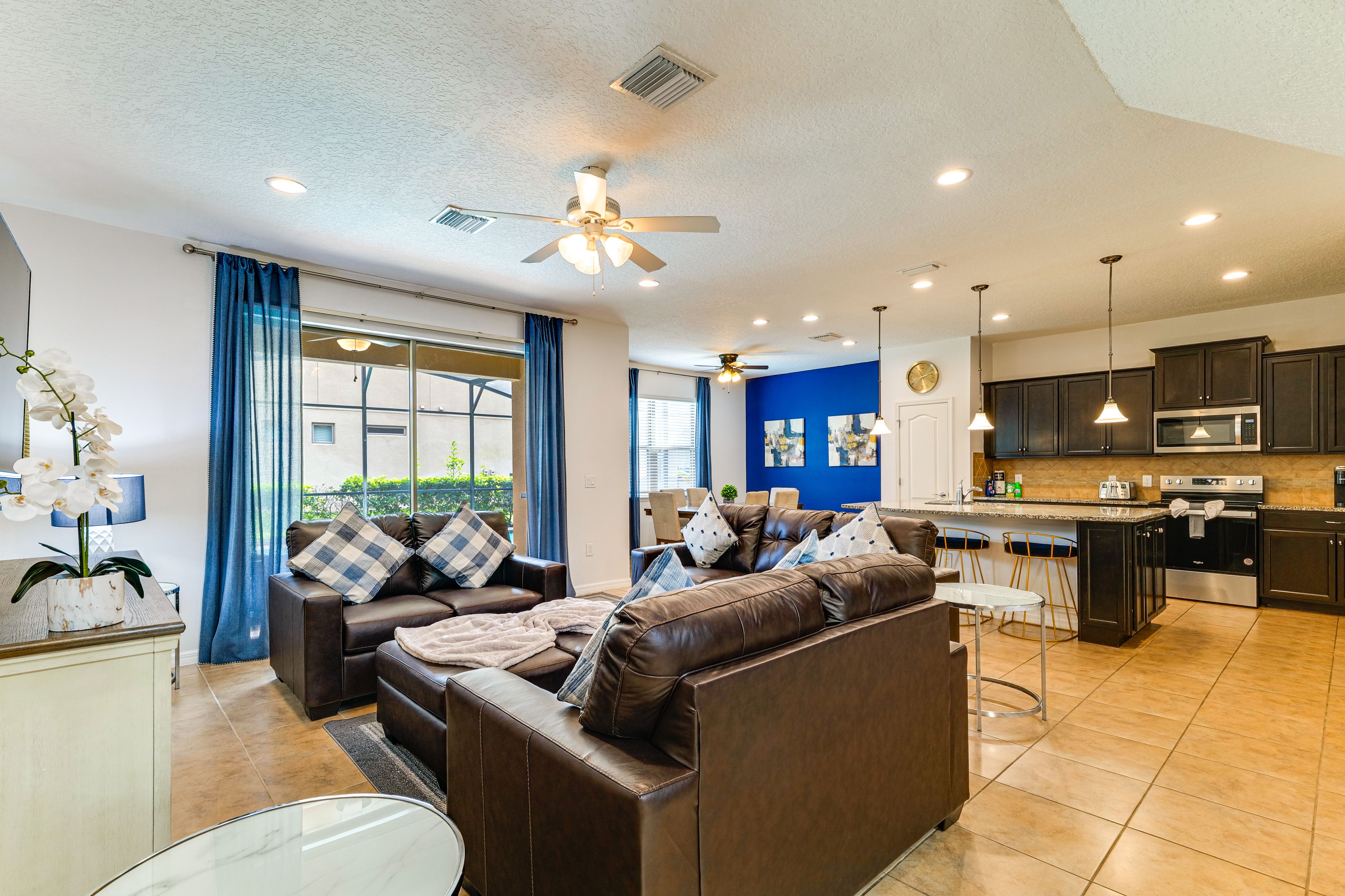 Living Room | Free WiFi | Central A/C & Heat