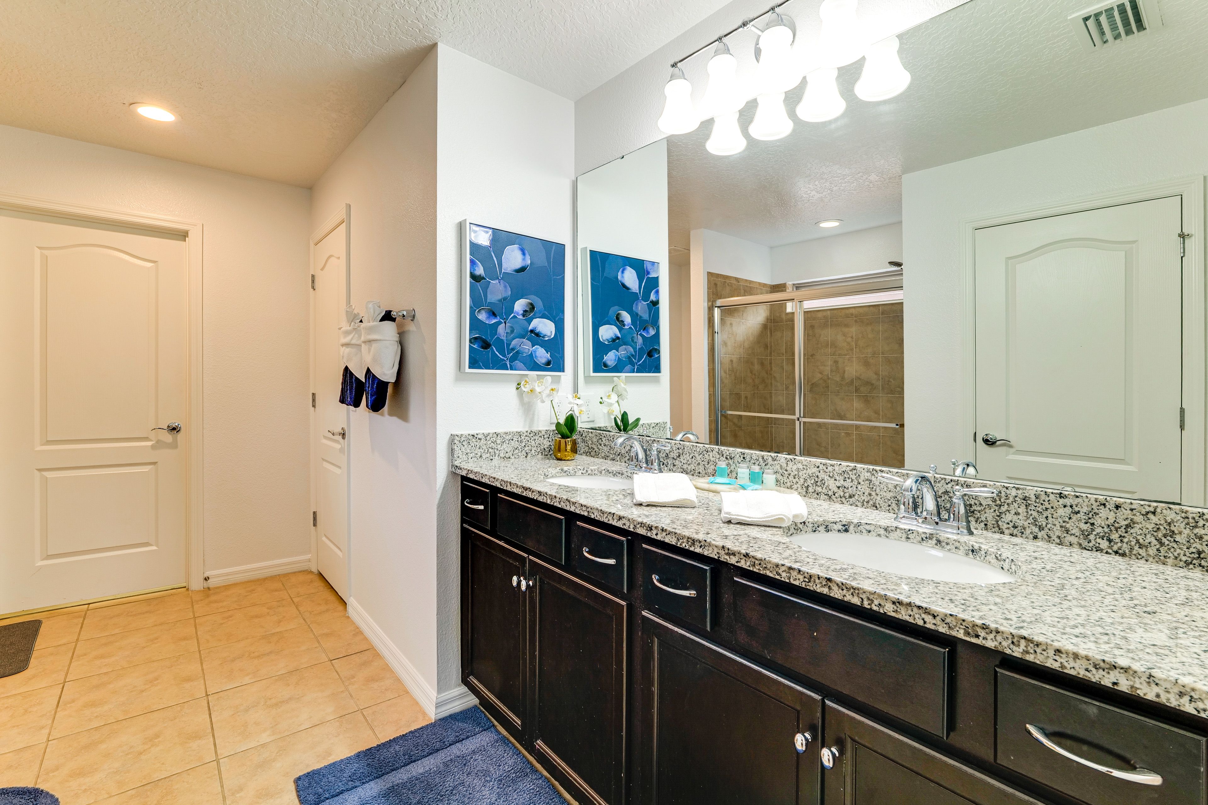 En-Suite Bathroom | 2nd Floor