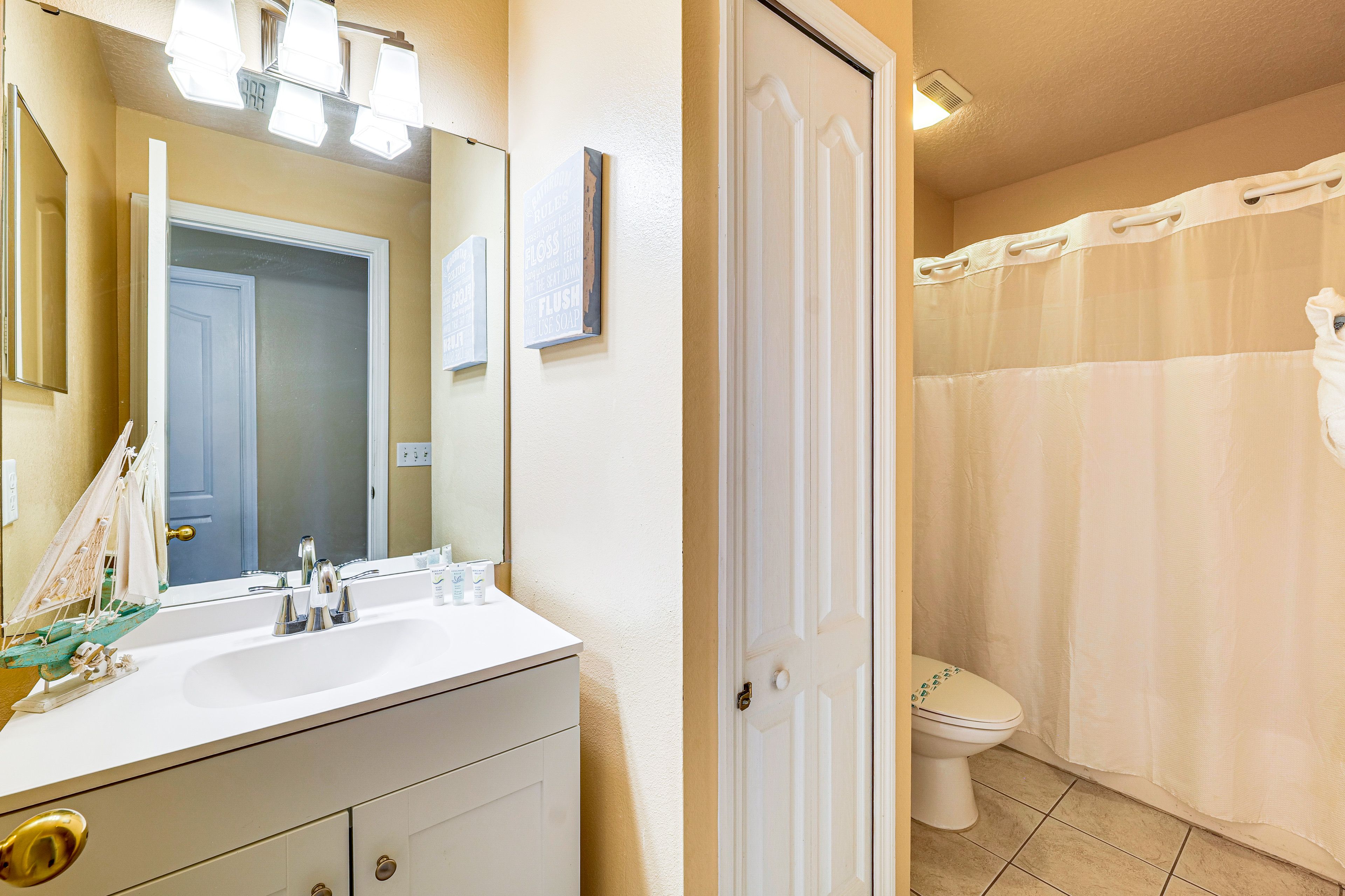 Bathroom | 2nd Floor