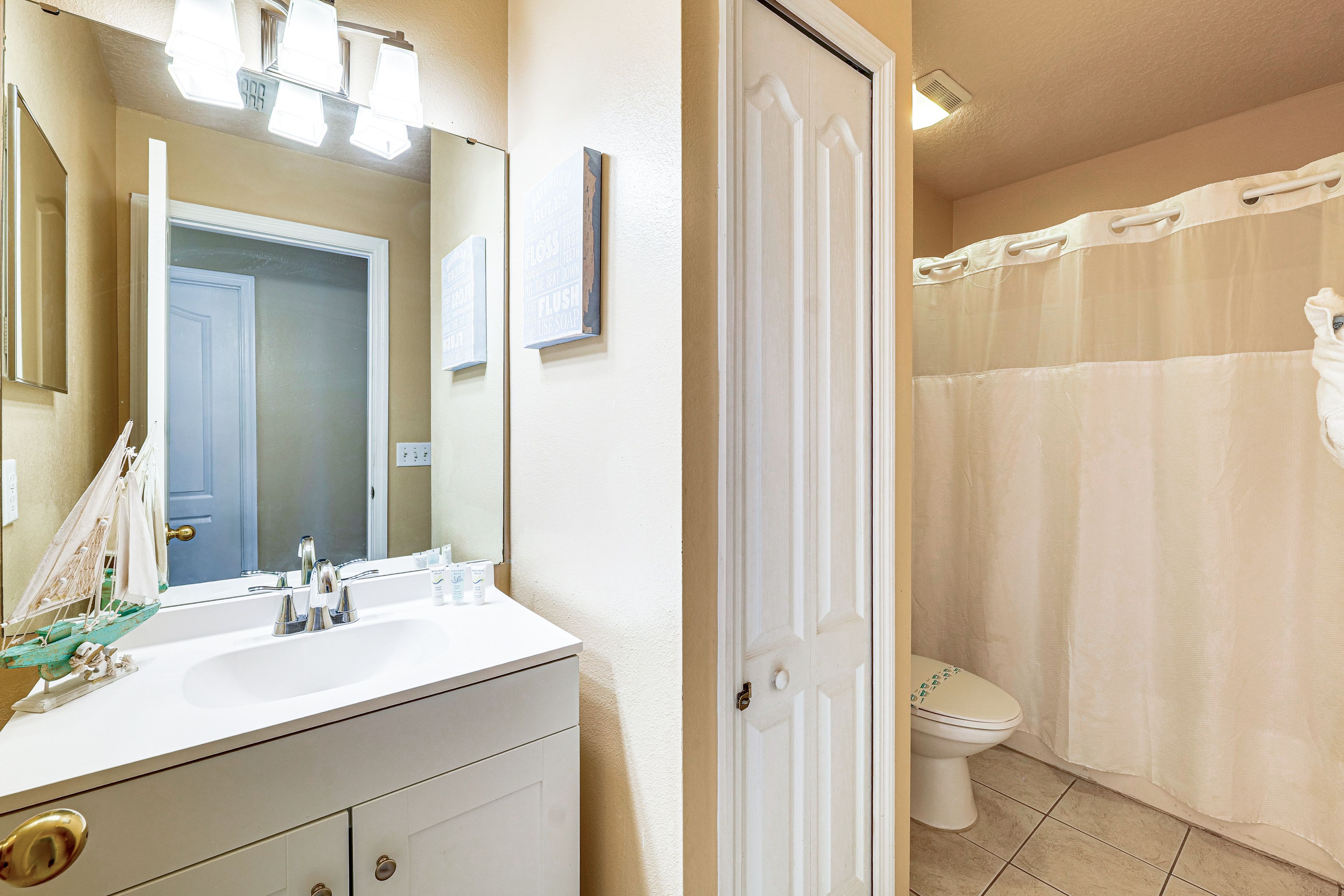 Bathroom | 2nd Floor