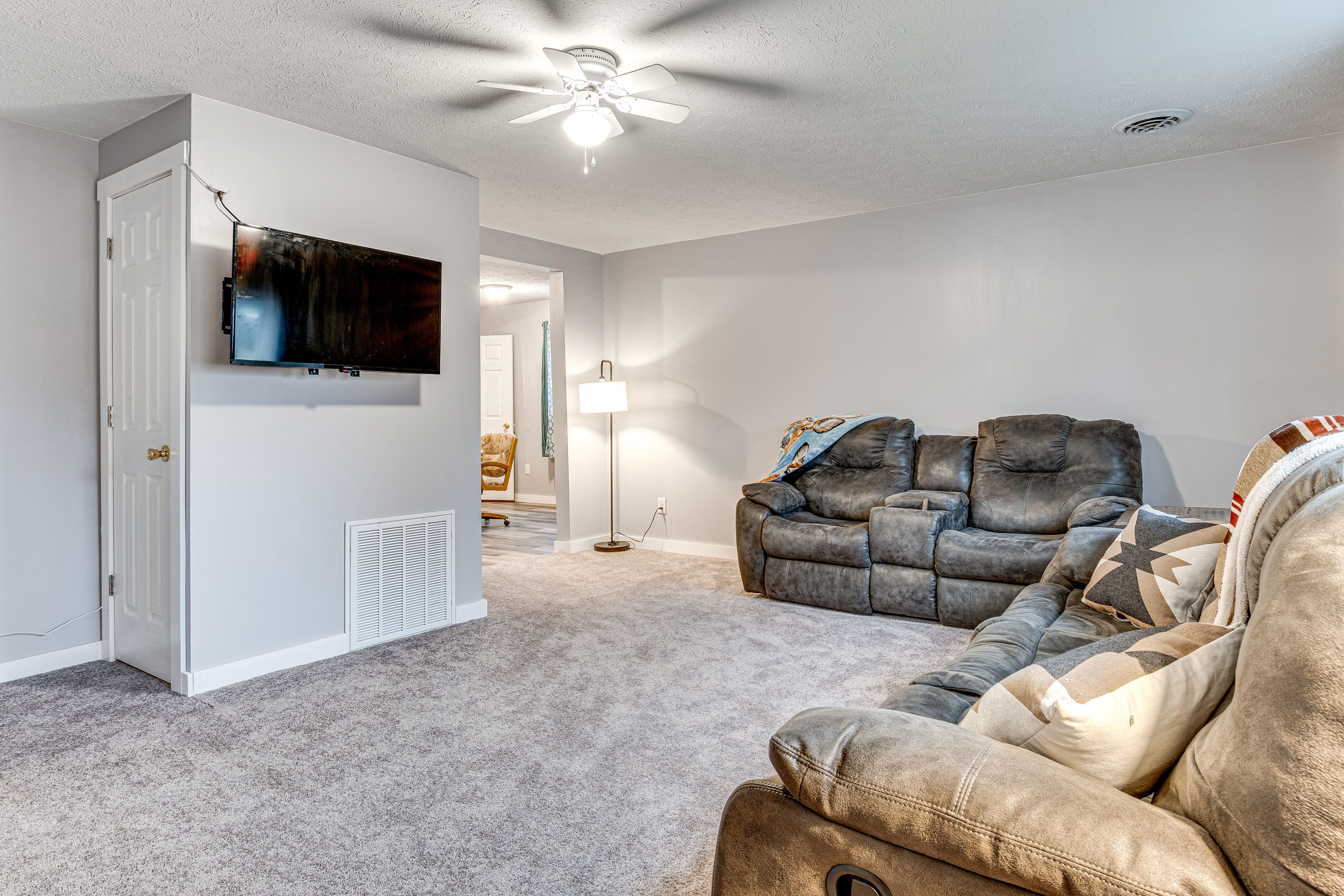 Economy Vacation Rental | 1BR | 1BA | 1,128 Sq Ft | 1 Small Step Required