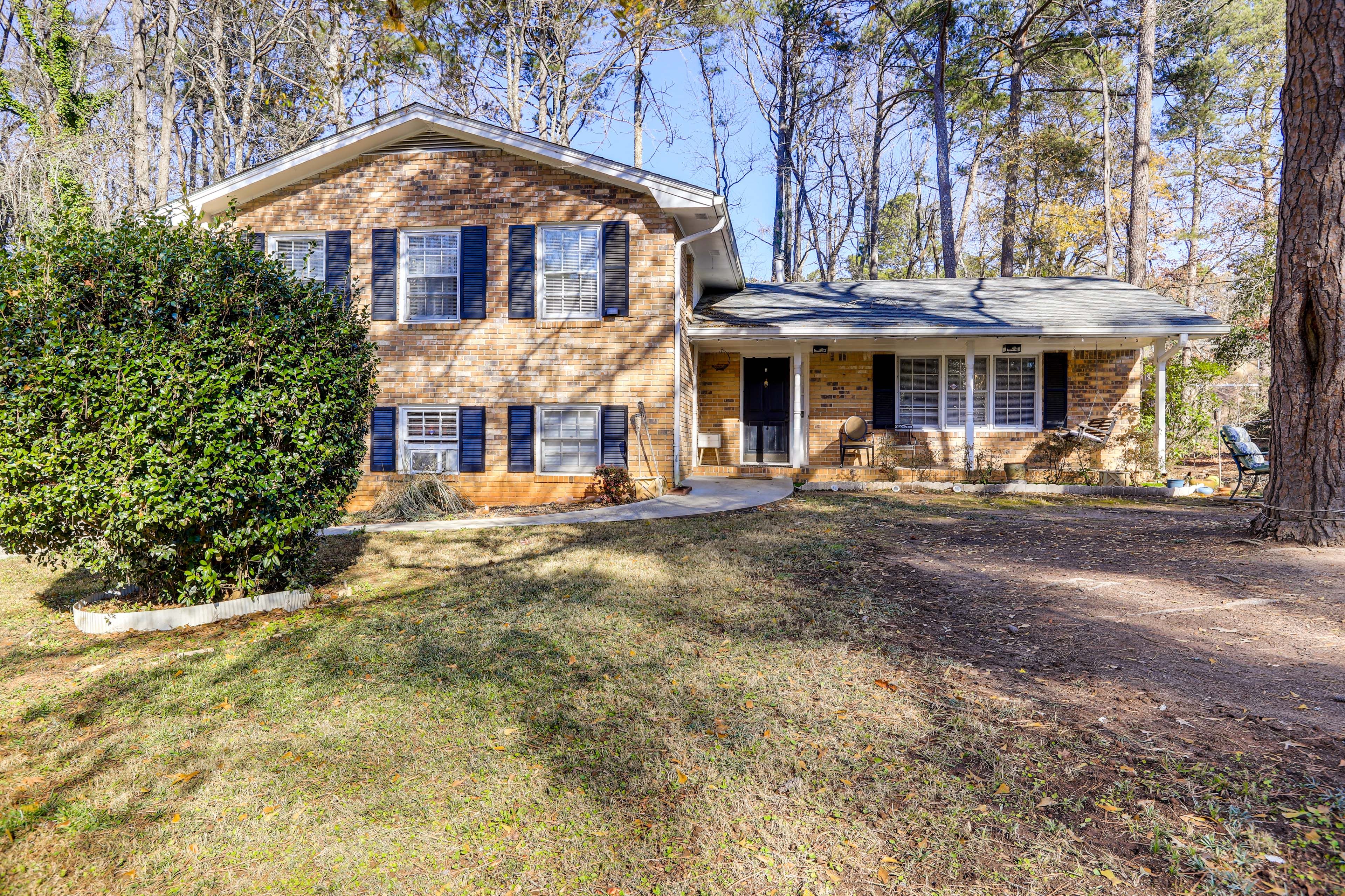 Front Yard | Outdoor Dining | Charcoal Grill