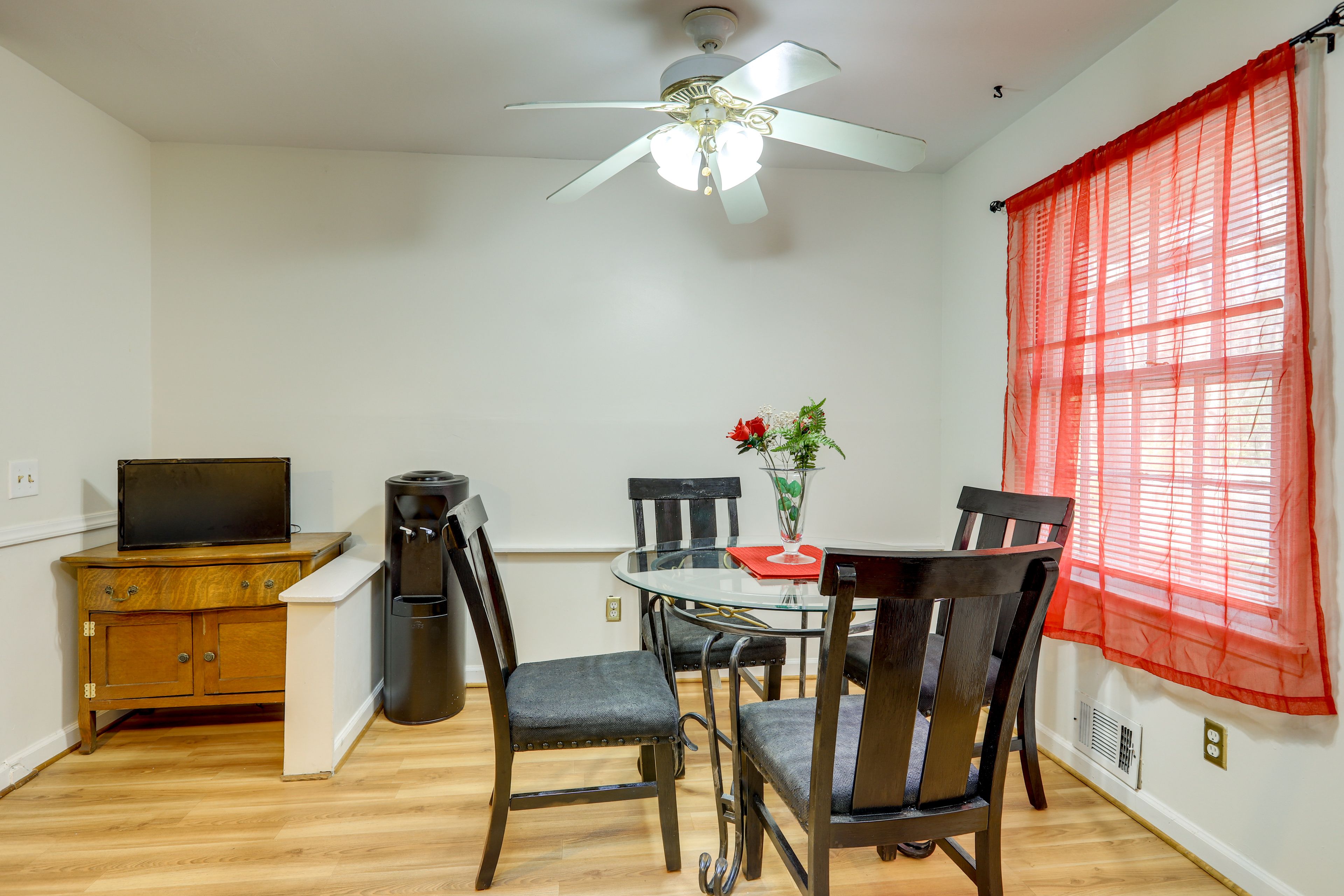 Additional Dining Area