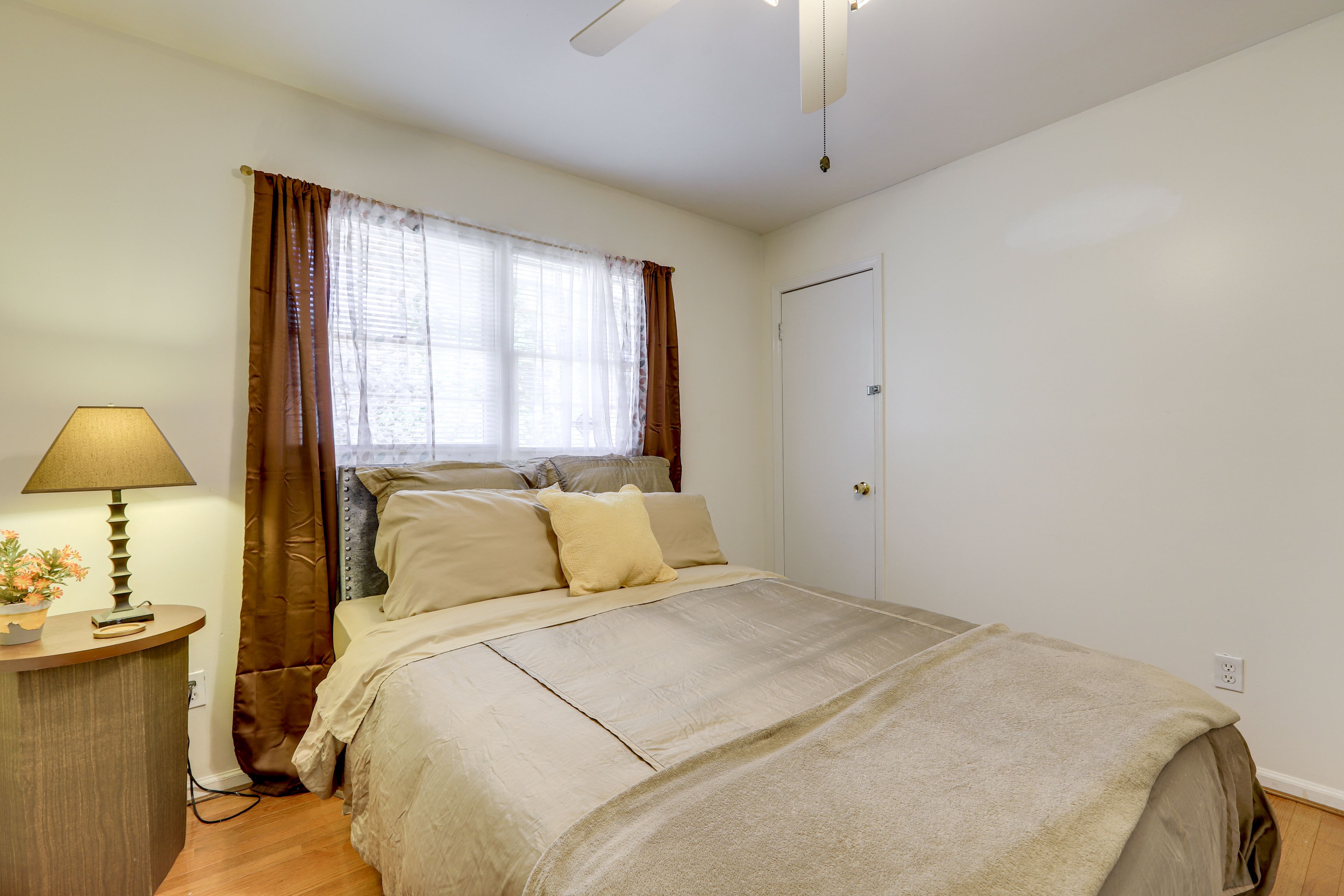 Bedroom 4 | Queen Bed | Smart TV