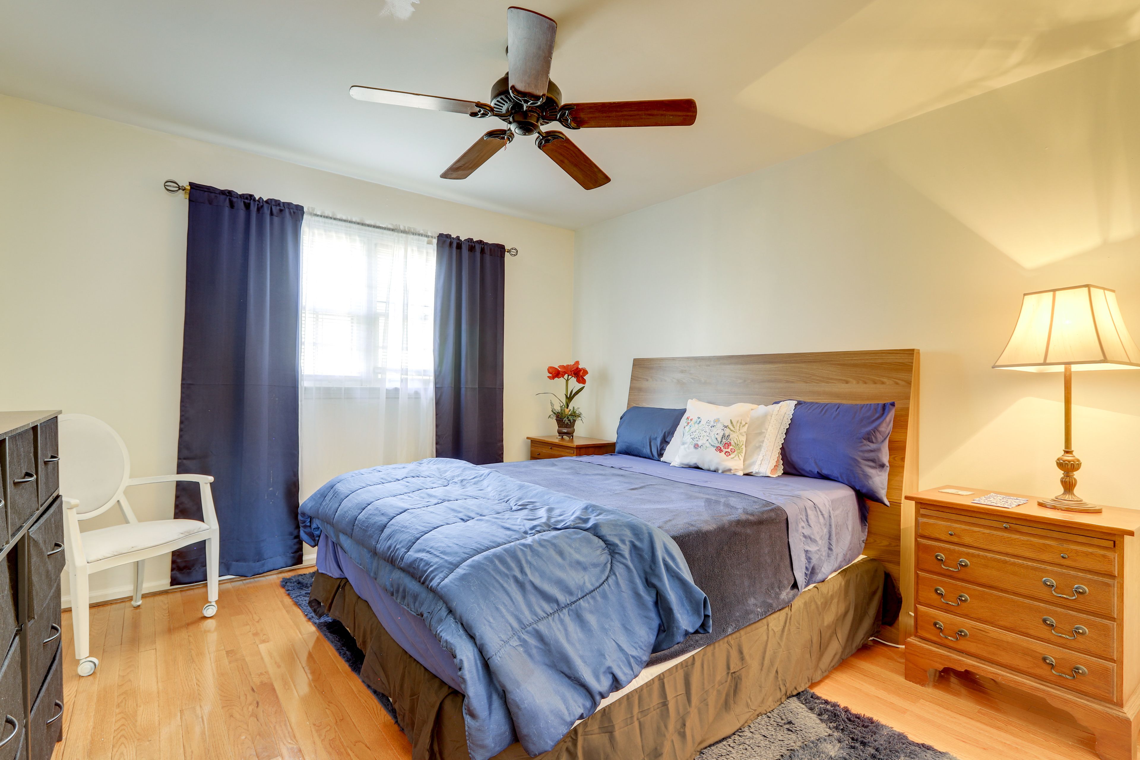 Bedroom 3 | Queen Bed | Smart TV