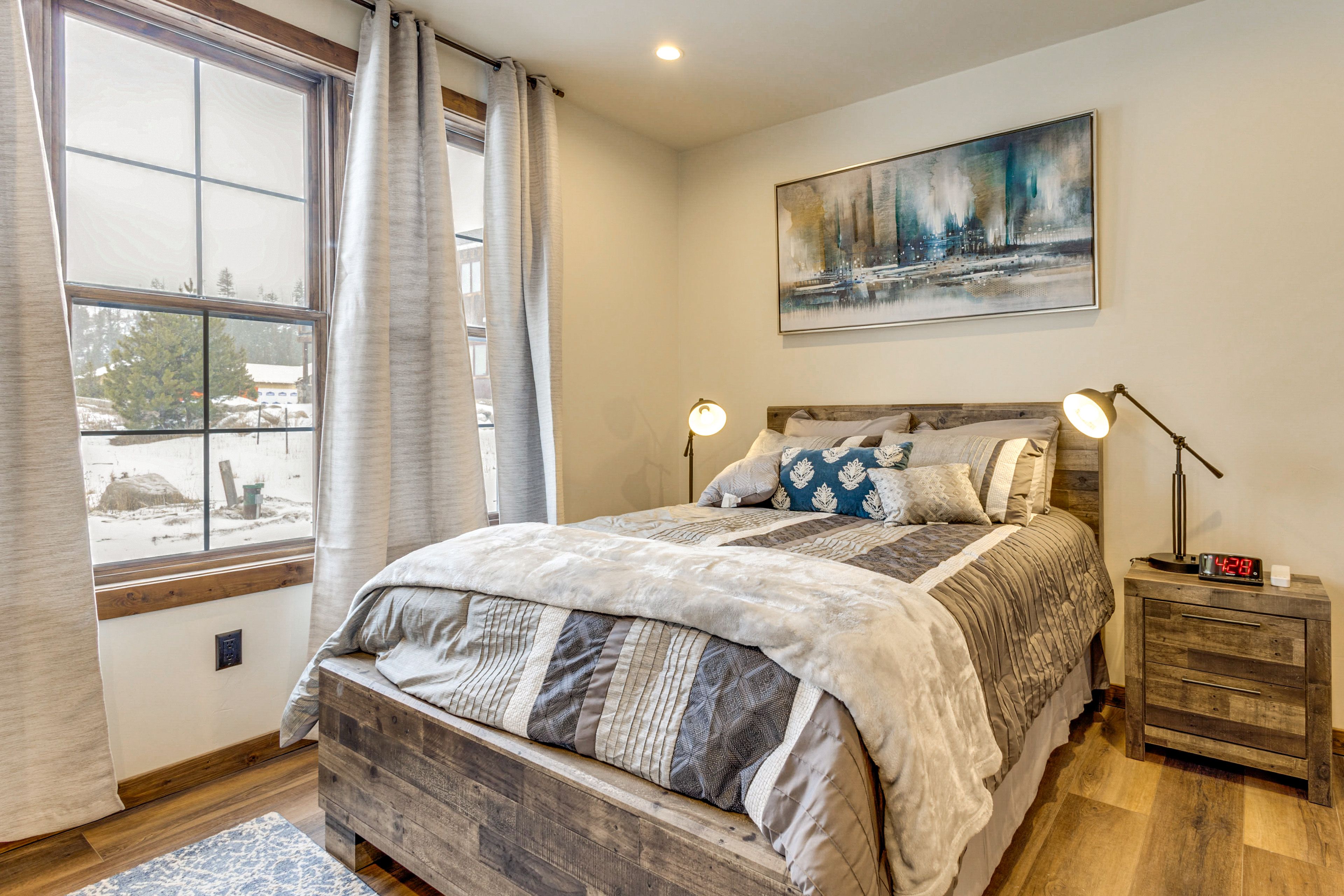 Bedroom 2 | Queen Bed | 1st Floor