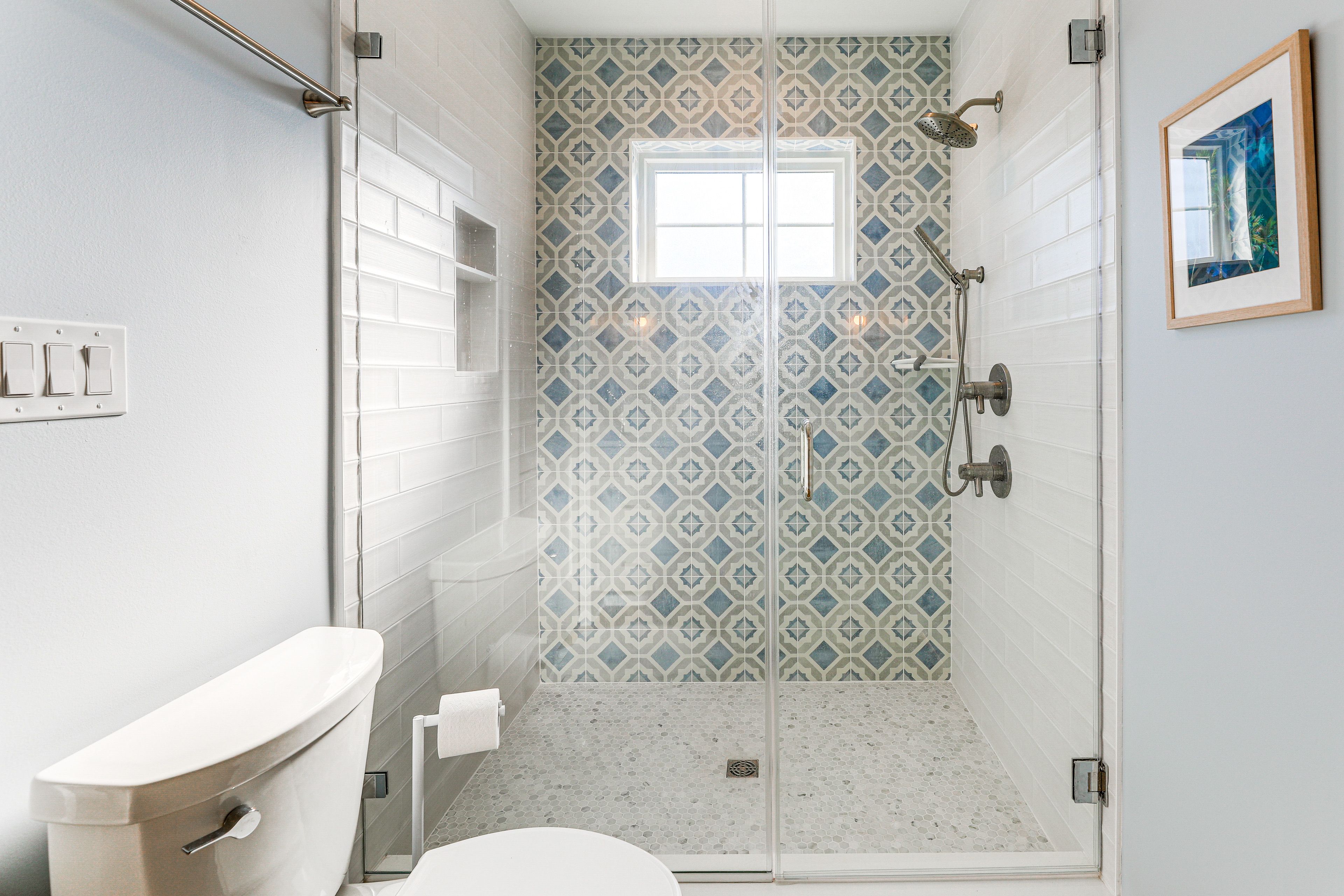 Full Bathroom | 1st Floor | Towels Provided