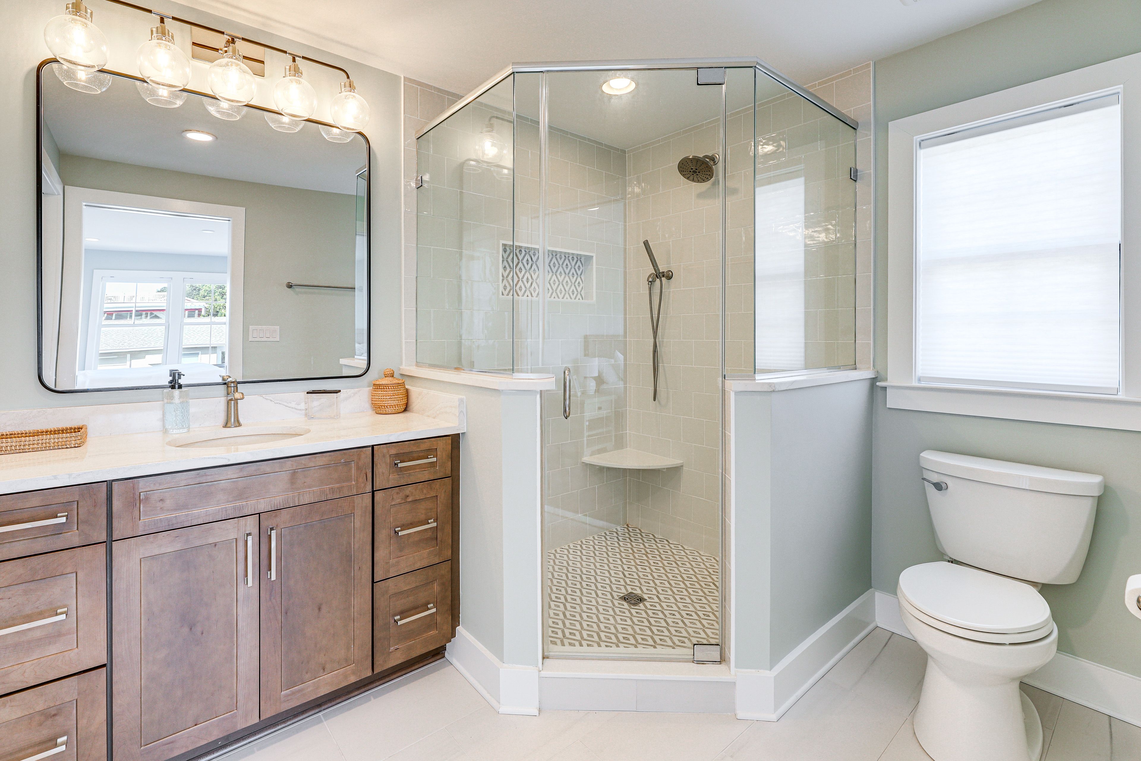 Full Bathroom | 2nd Floor