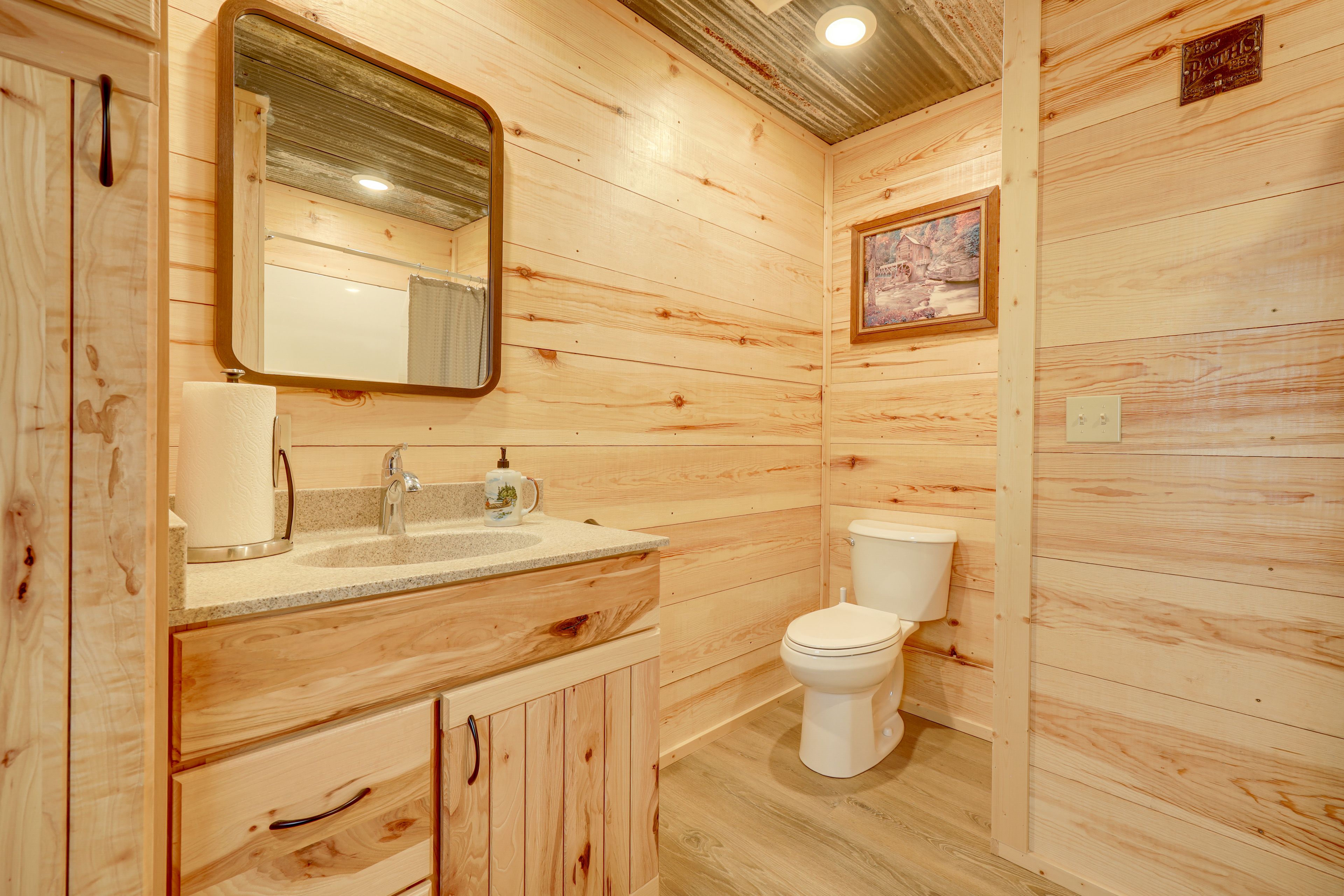 Full Bathroom | Towels Provided