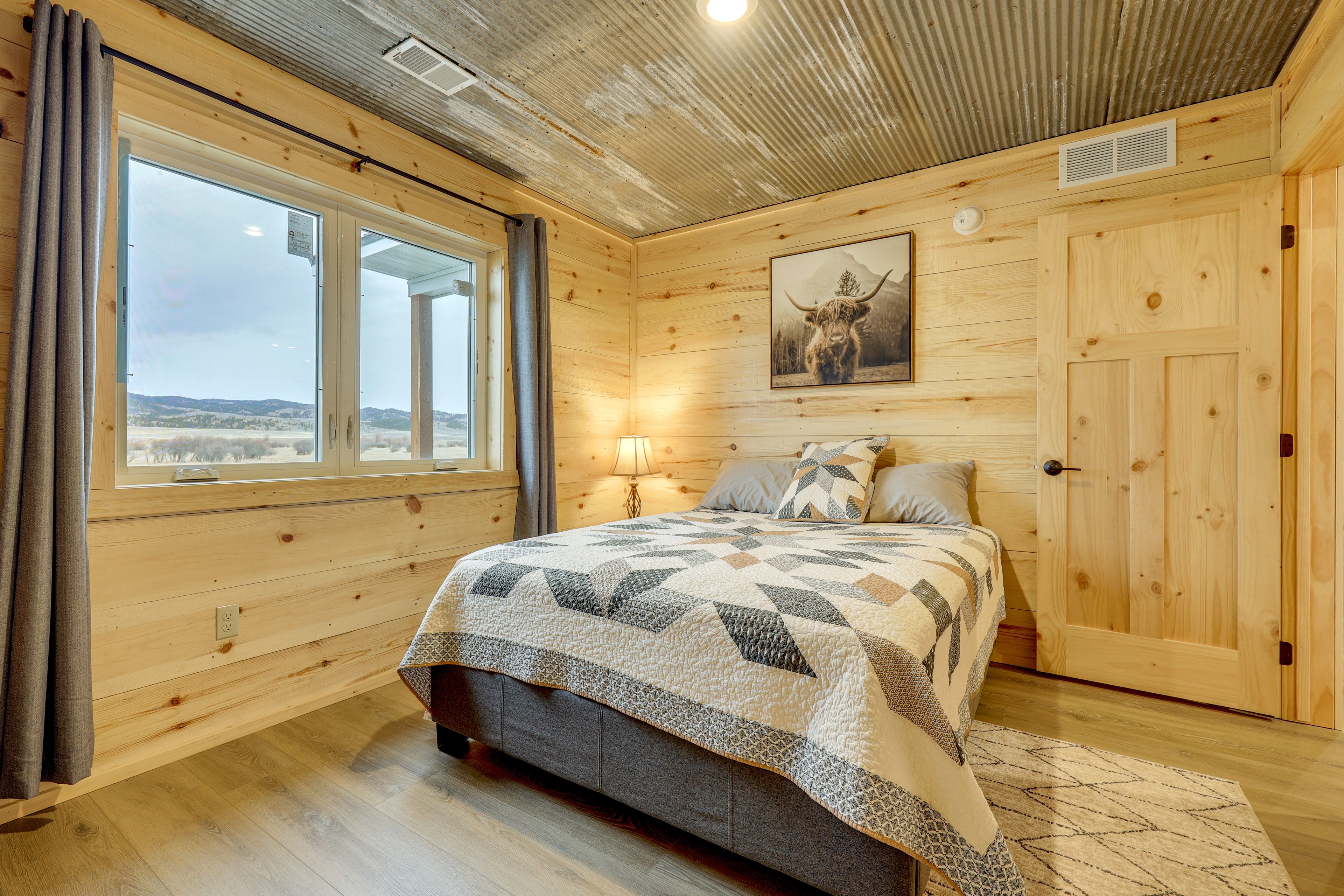 Bedroom 2 | Queen Bed