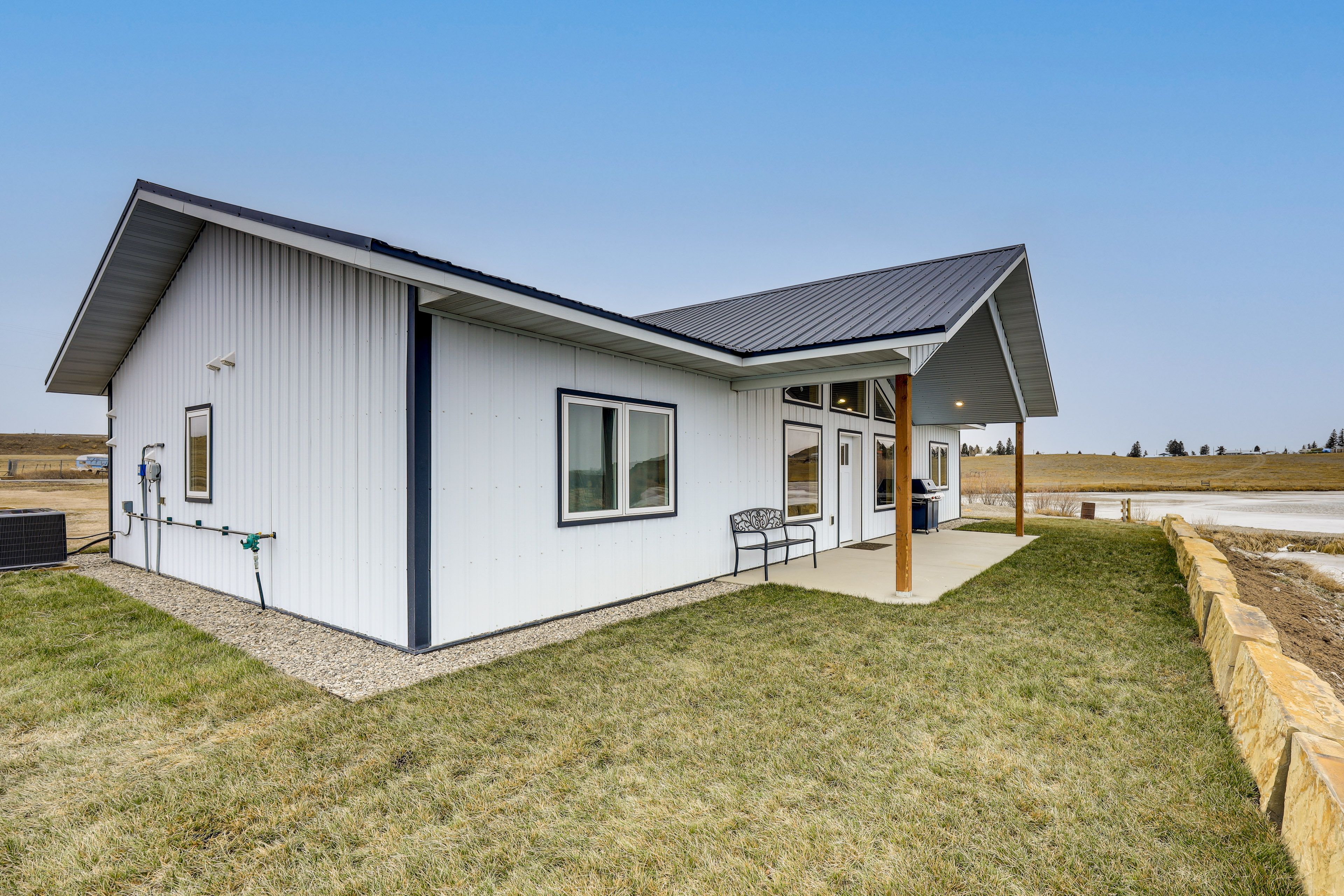 Covered Patio | Gas Grill