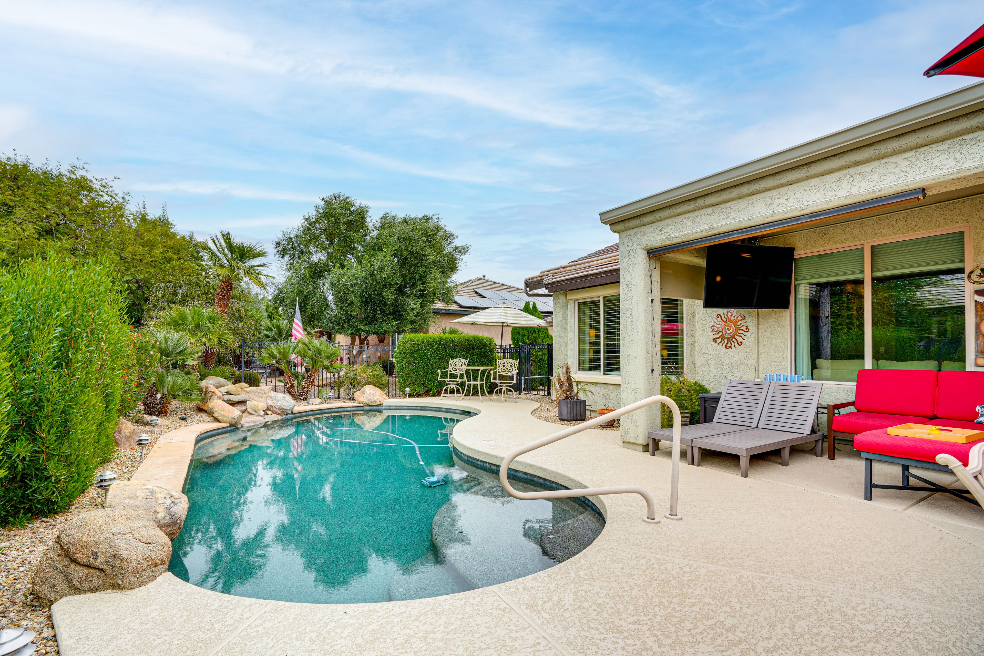 Outdoor Pool (Unheated)