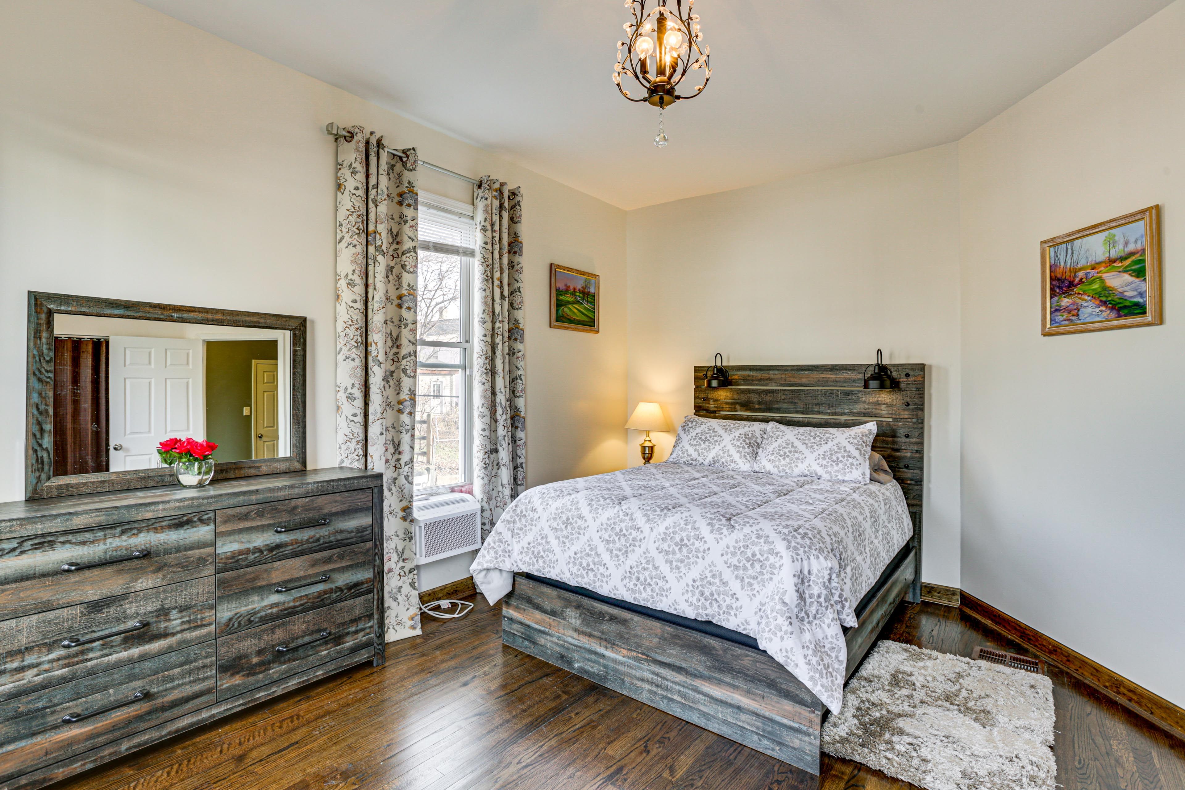 Bedroom 2 | Queen Bed