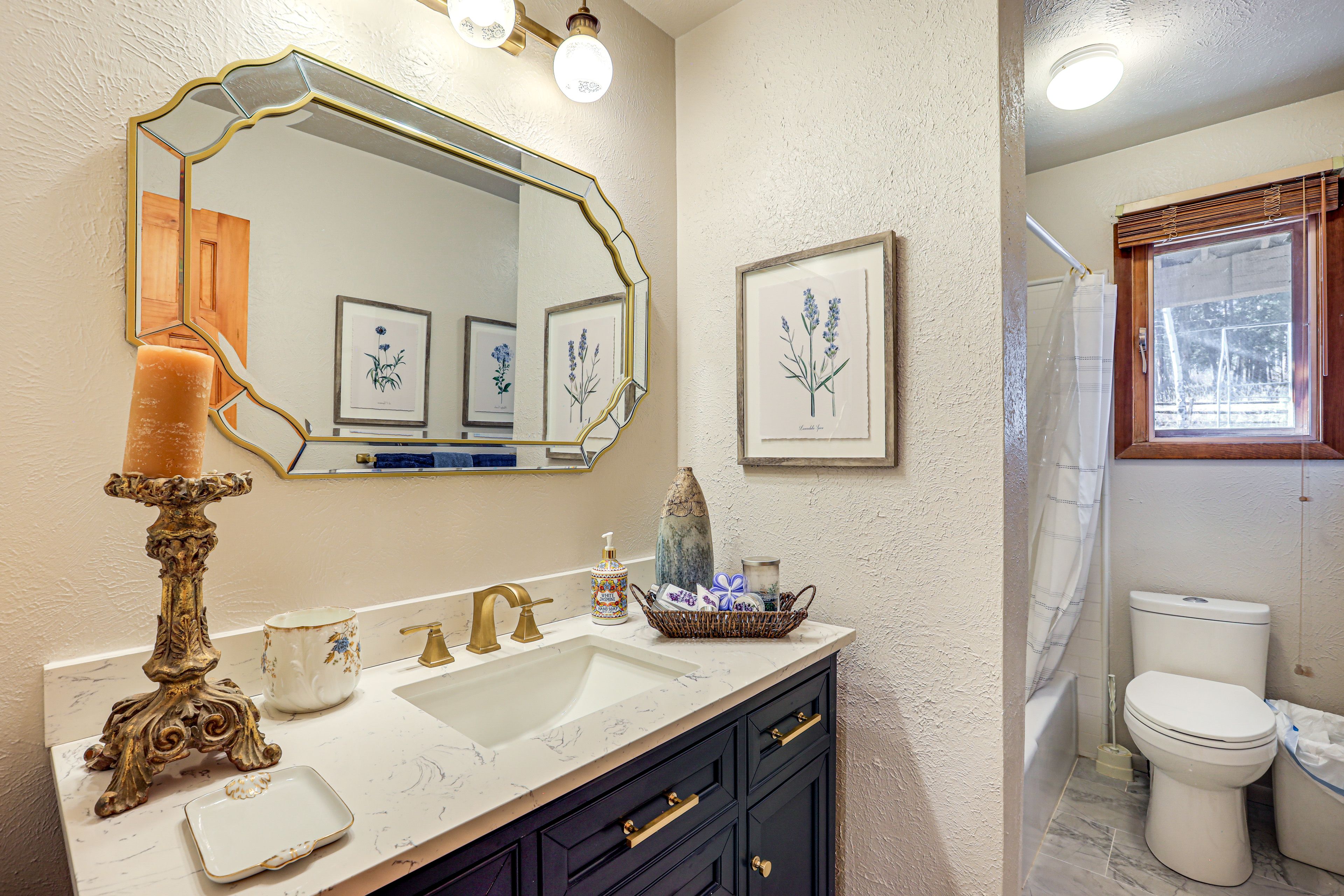 Bathroom | 1st Floor