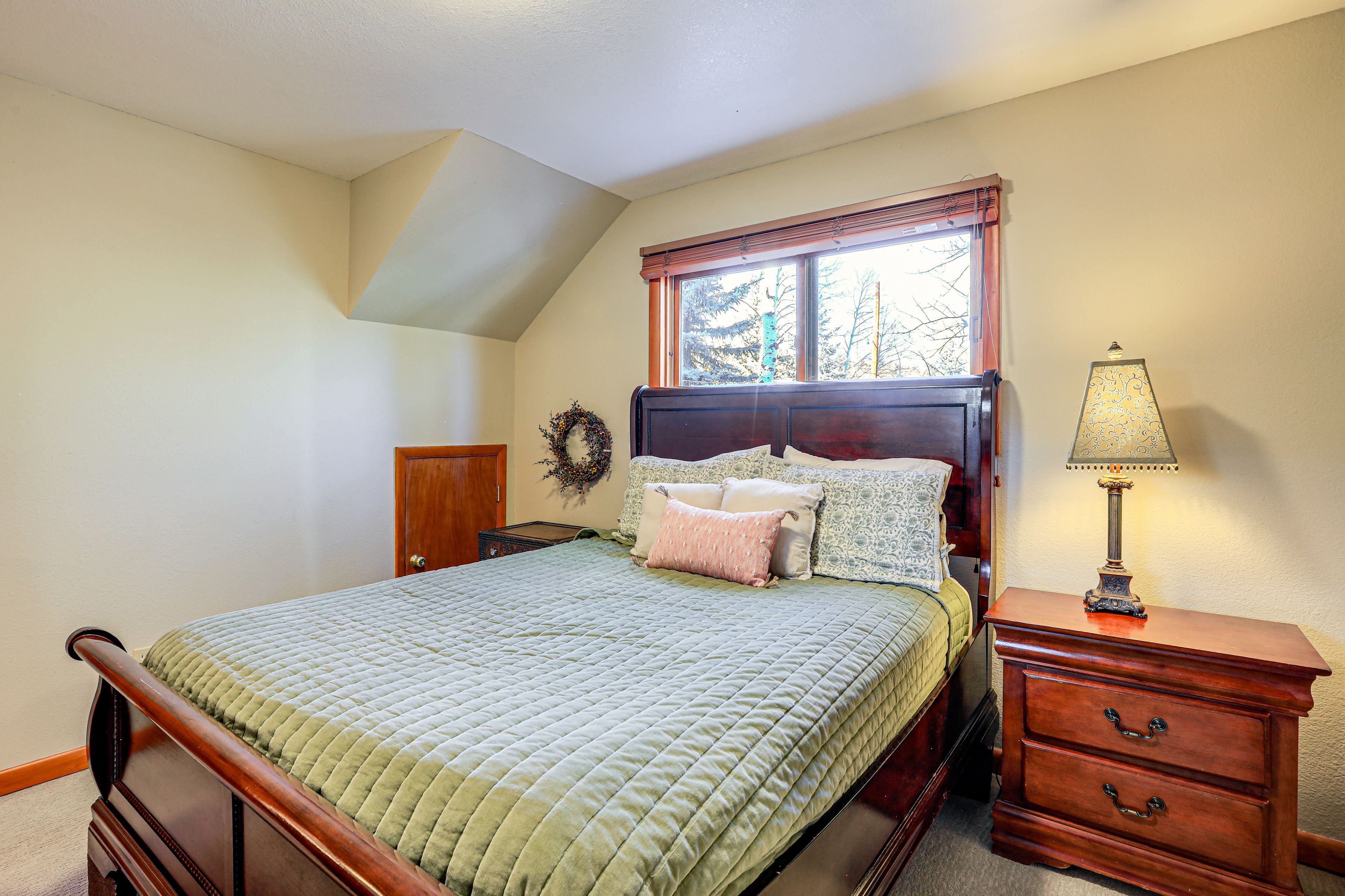 Bedroom 3 | Queen Bed | 1st Floor