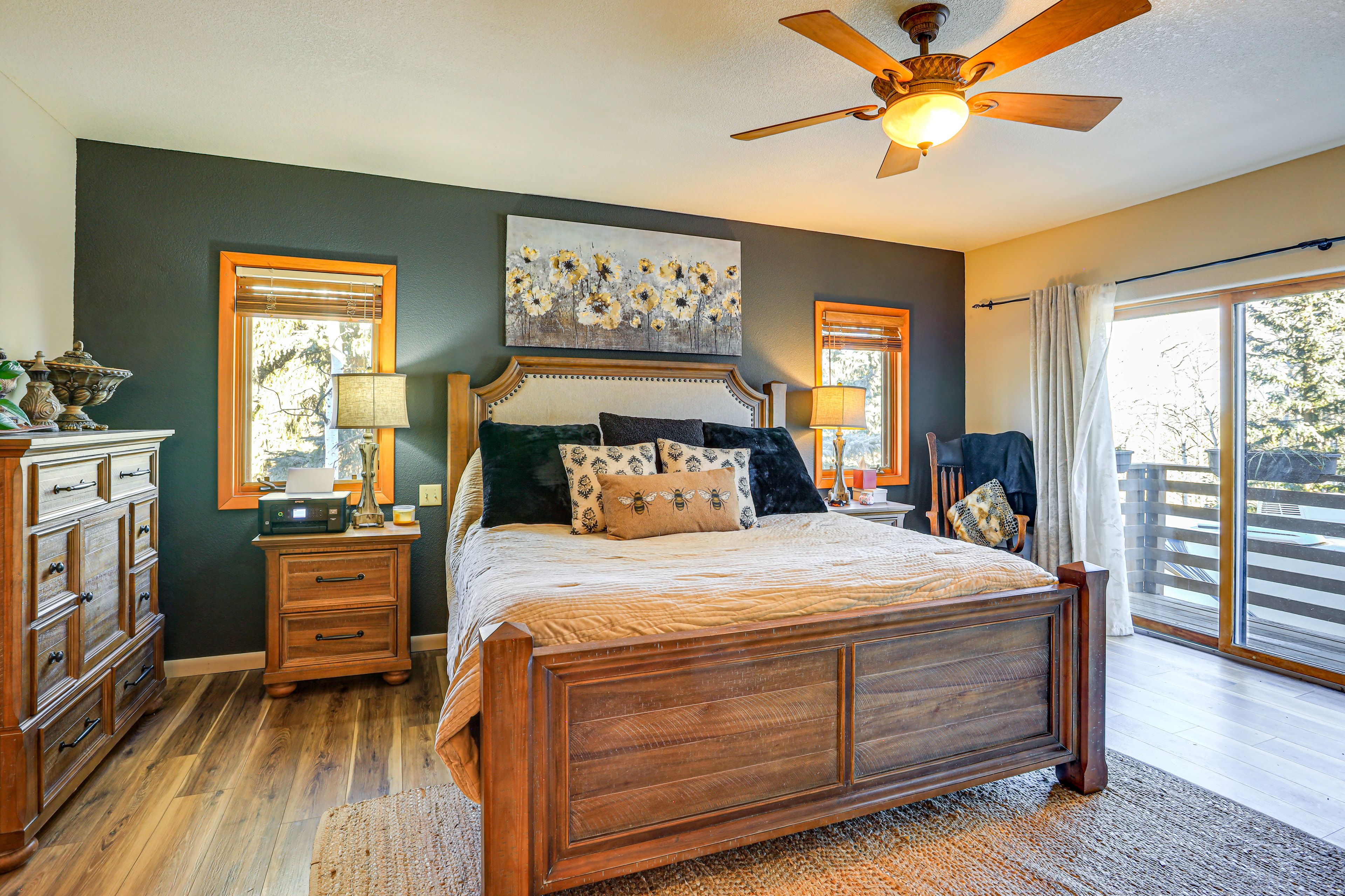 Bedroom 1 | King Bed | 1st Floor