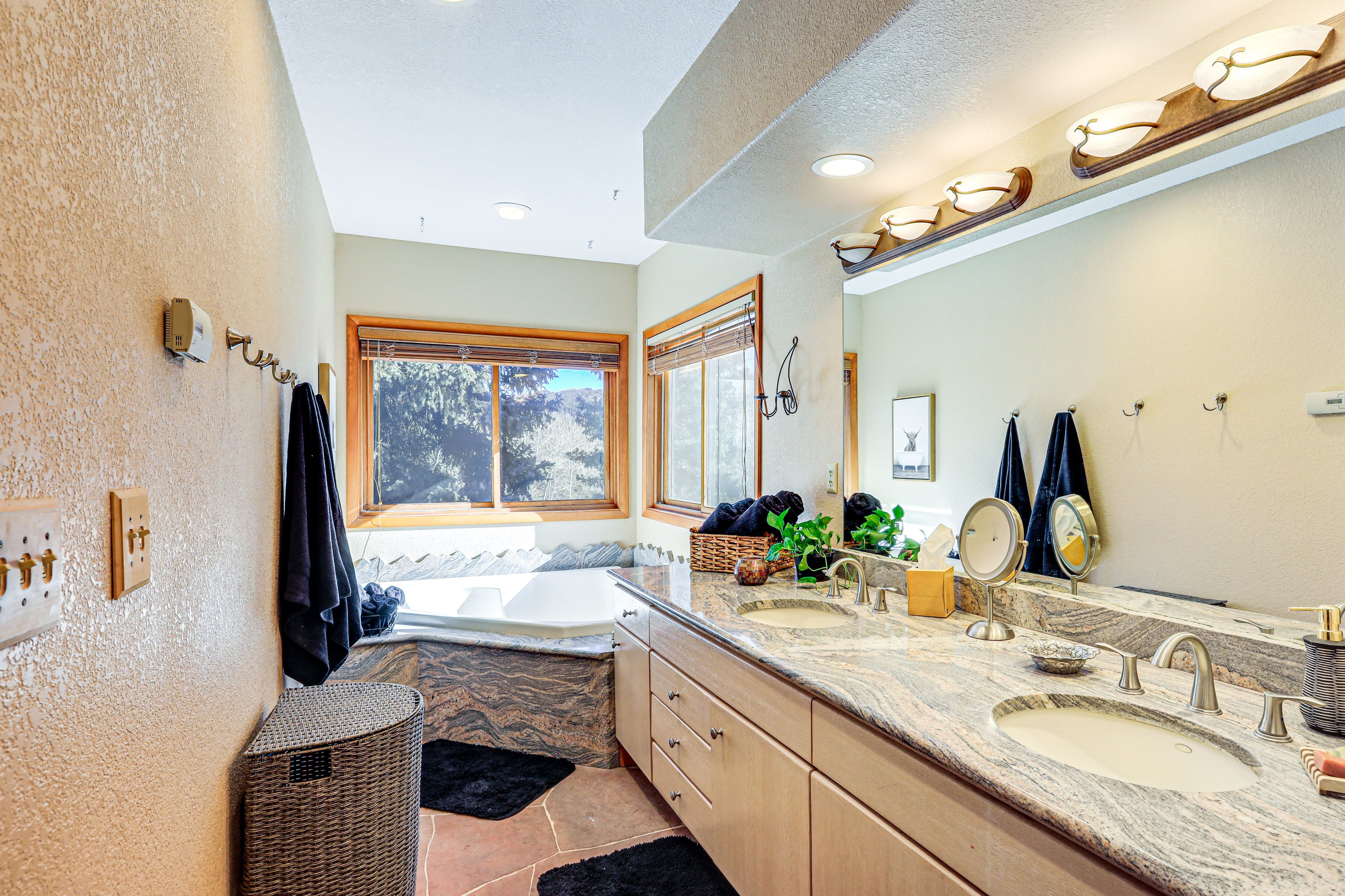 En-Suite Bathroom | Towels Provided | 1st Floor
