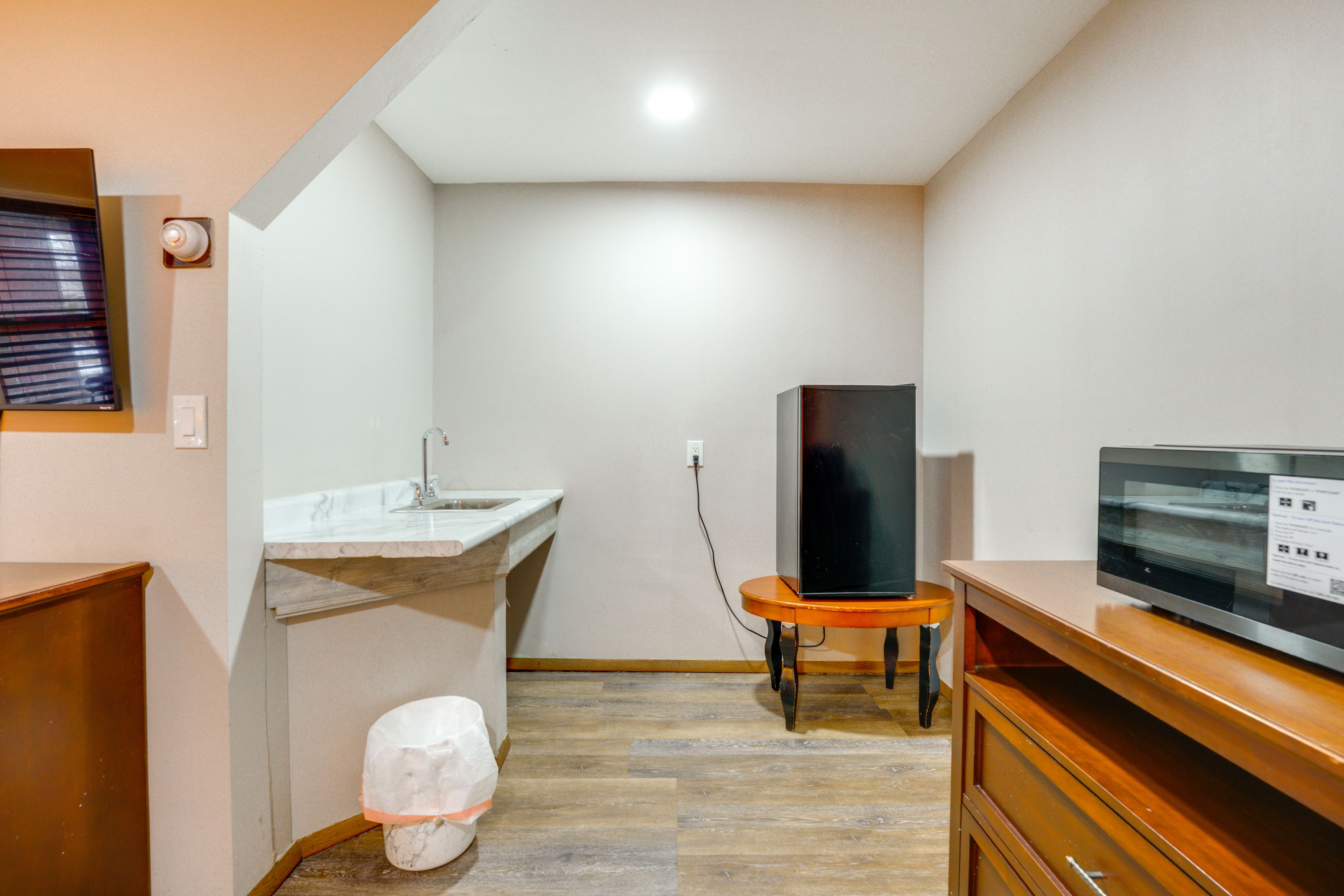 Kitchenette | Keurig | 250-Sq-Ft Studio