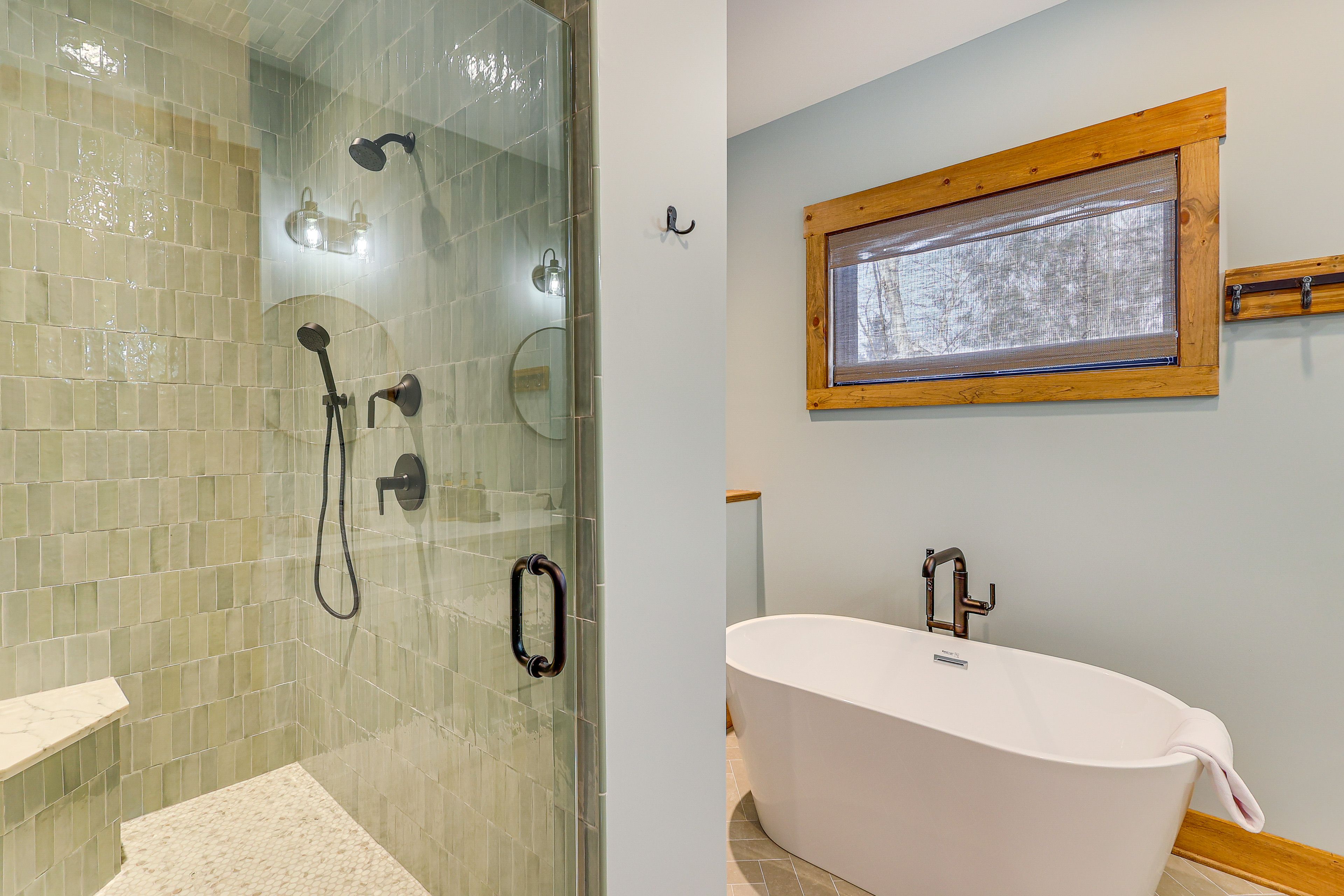 En-Suite Bathroom | 1st Floor