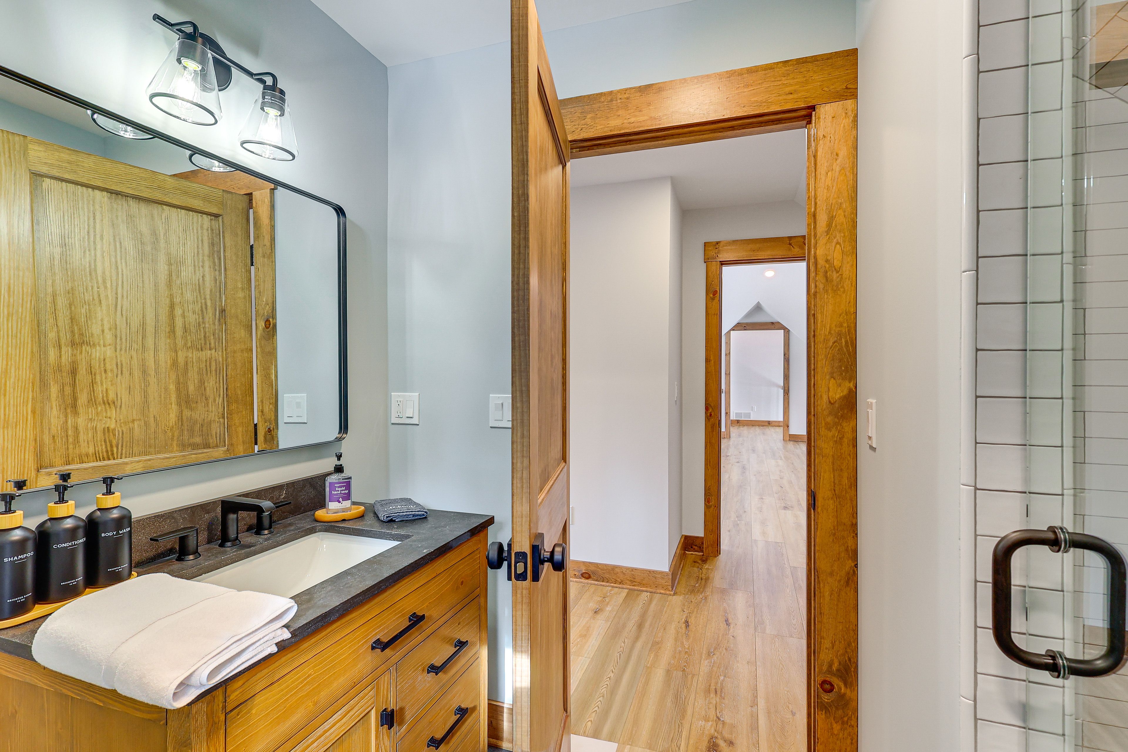 Bathroom | 2nd Floor