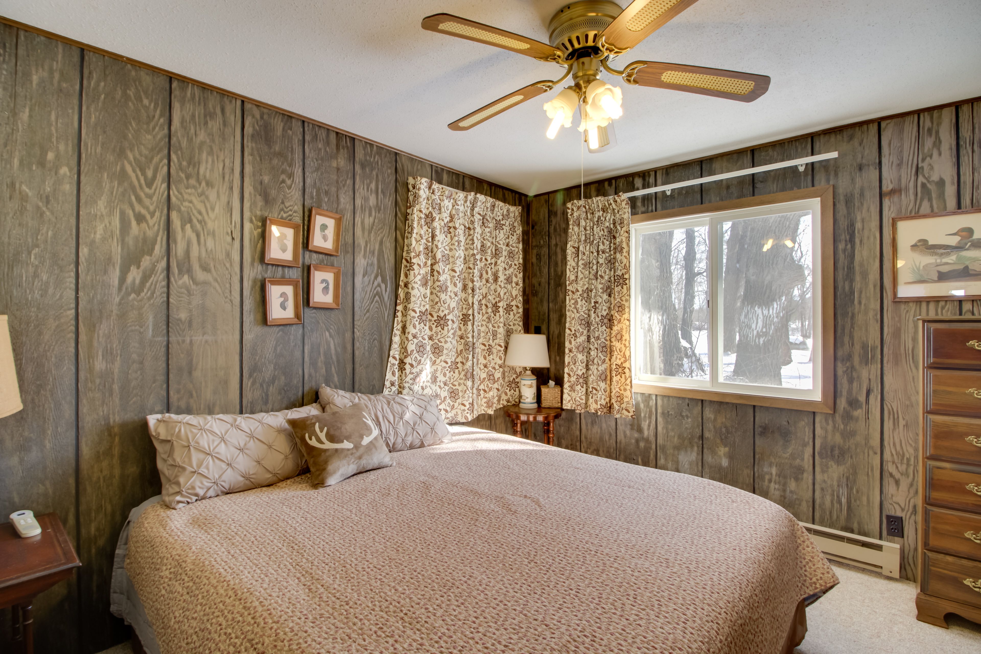 Bedroom 1 | King Bed